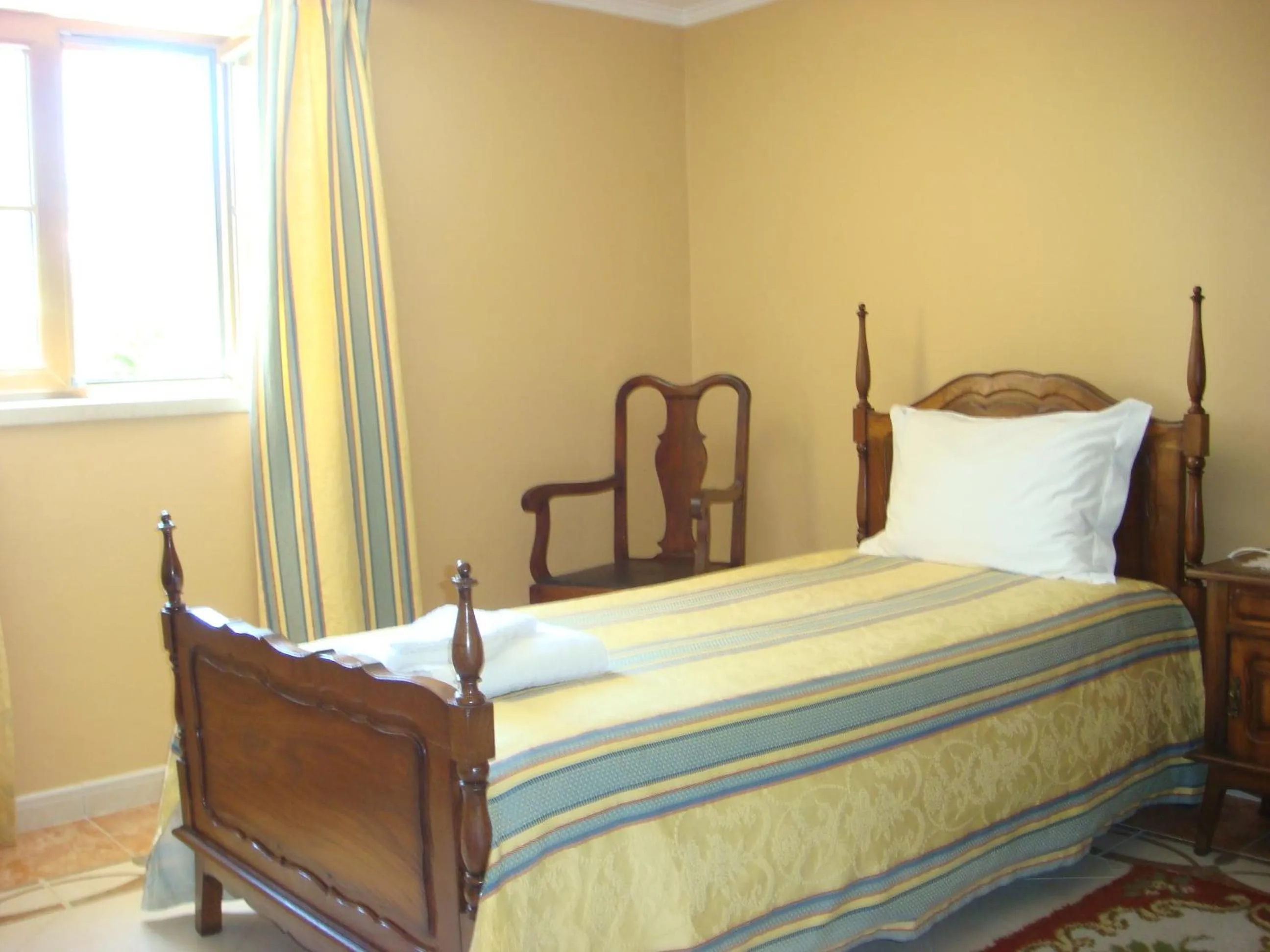 Decorative detail, Bed in Casa De Hospedes Flor Do Jardim