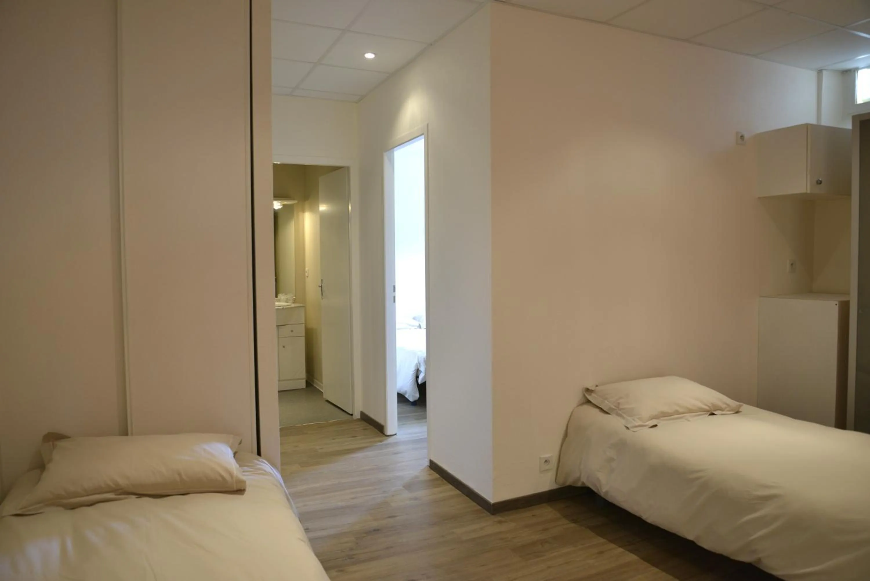 Bedroom, Bed in Hôtel Des Arceaux