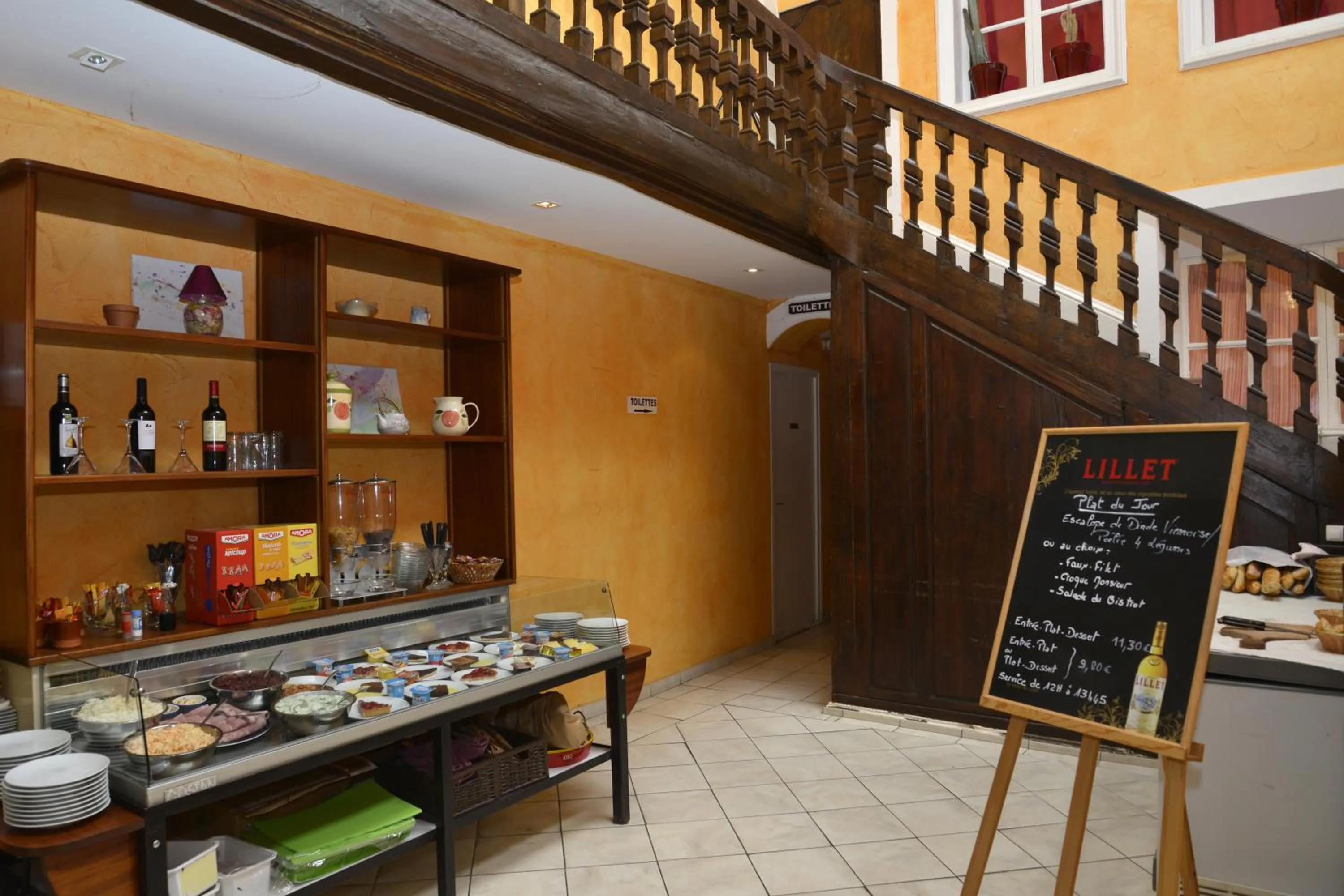 Restaurant/places to eat in Hôtel Des Arceaux