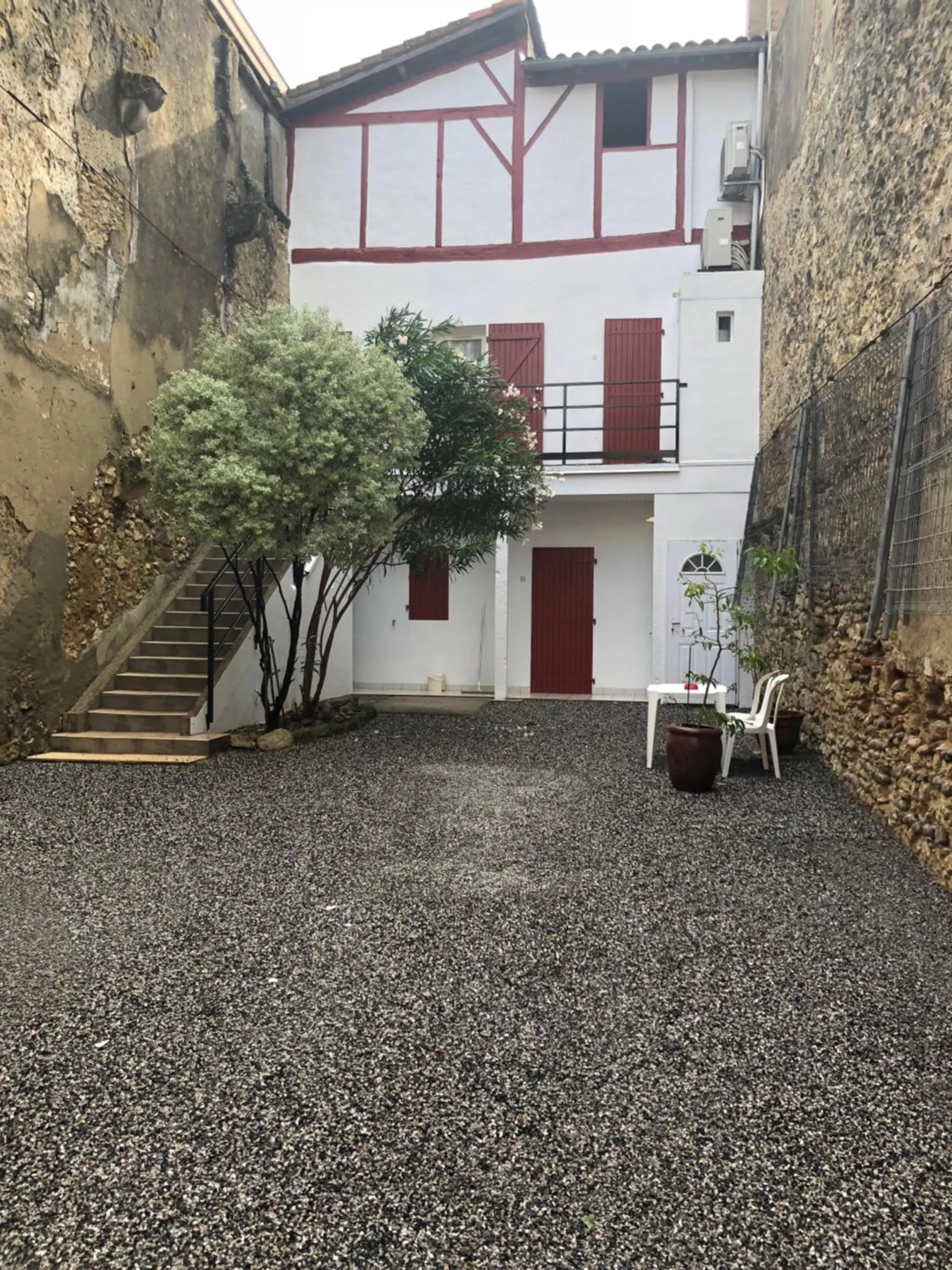 Patio in Hôtel Des Arceaux