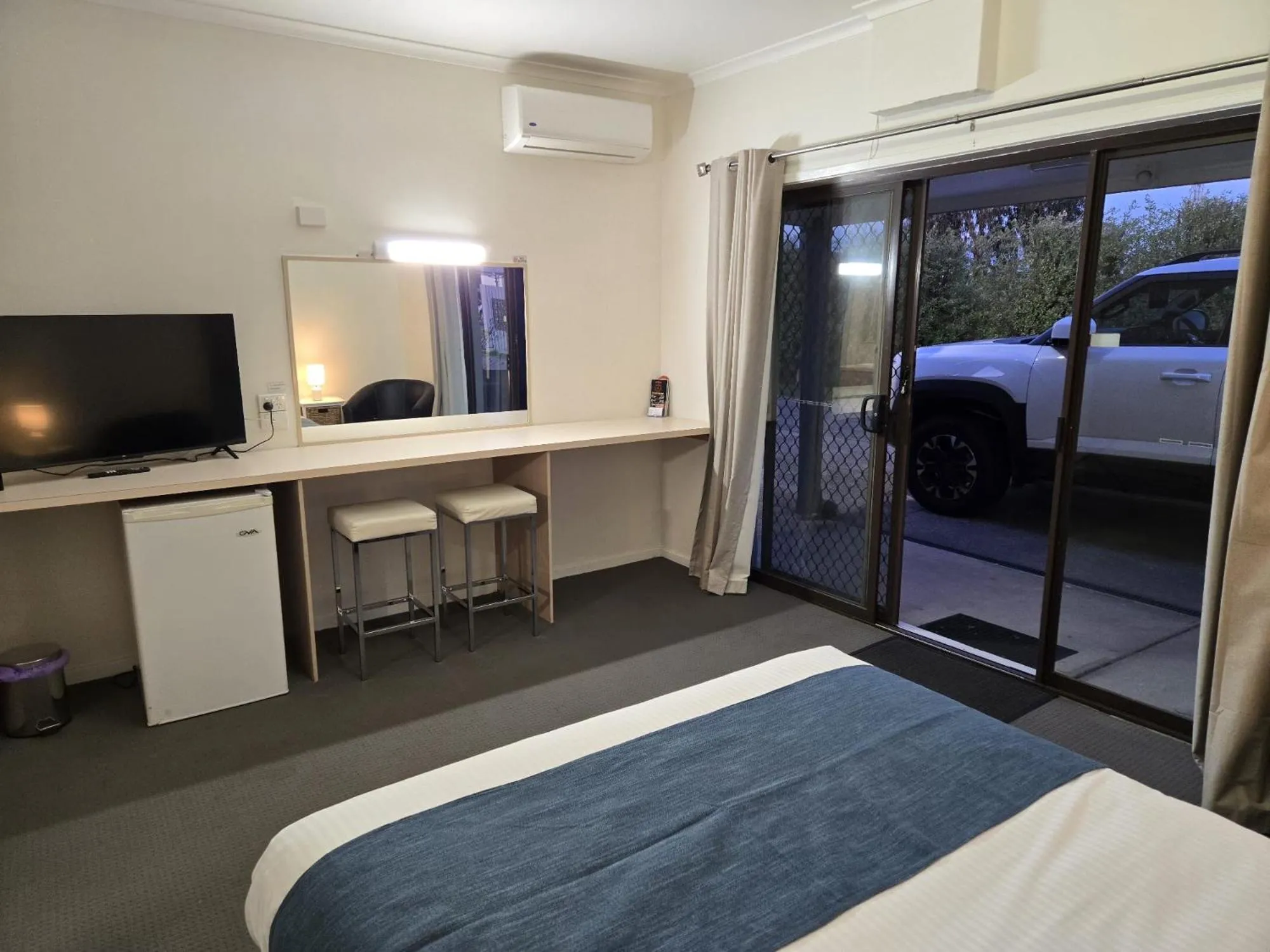 Bed in KooWeeRup Motel