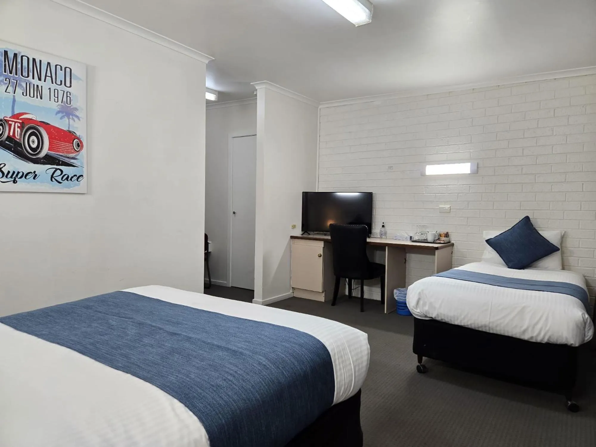 Bed in KooWeeRup Motel