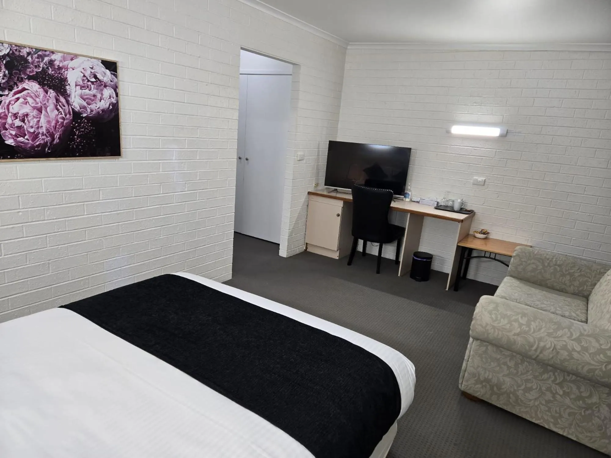 Bed in KooWeeRup Motel