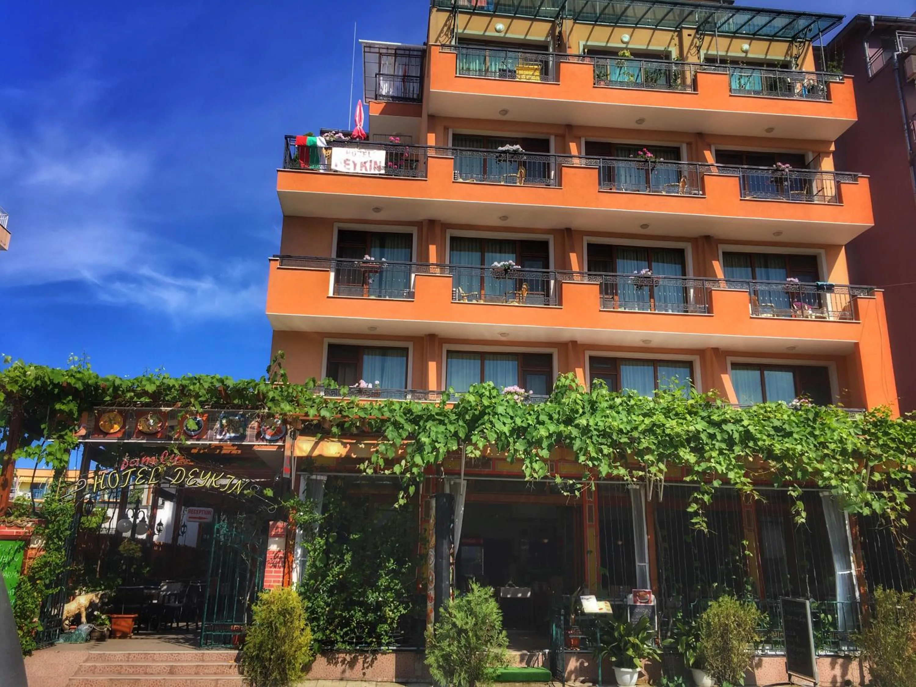 Family hotel Deykin