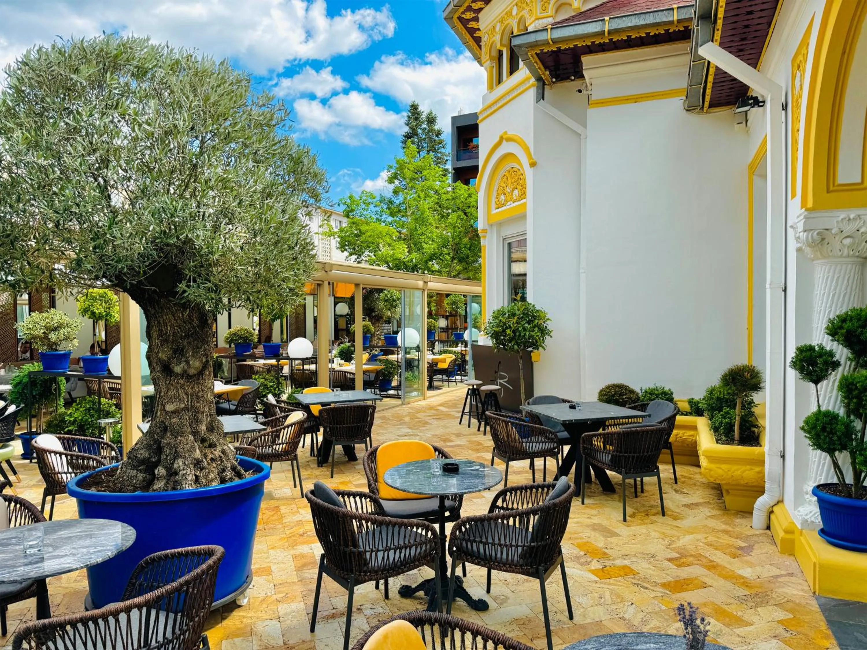 Restaurant/places to eat in Hotel Dumbrava