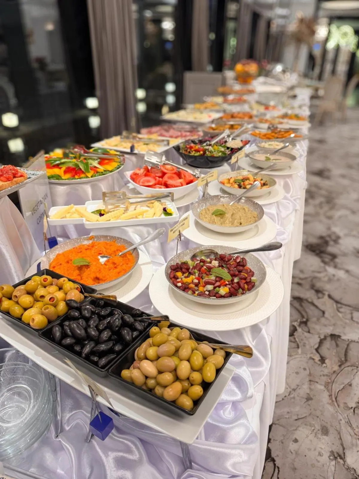 Breakfast in Hotel Dumbrava