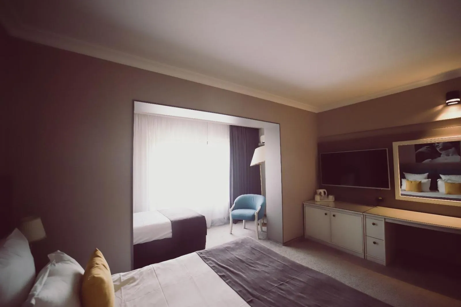 Property building, Bed in Hotel Dumbrava