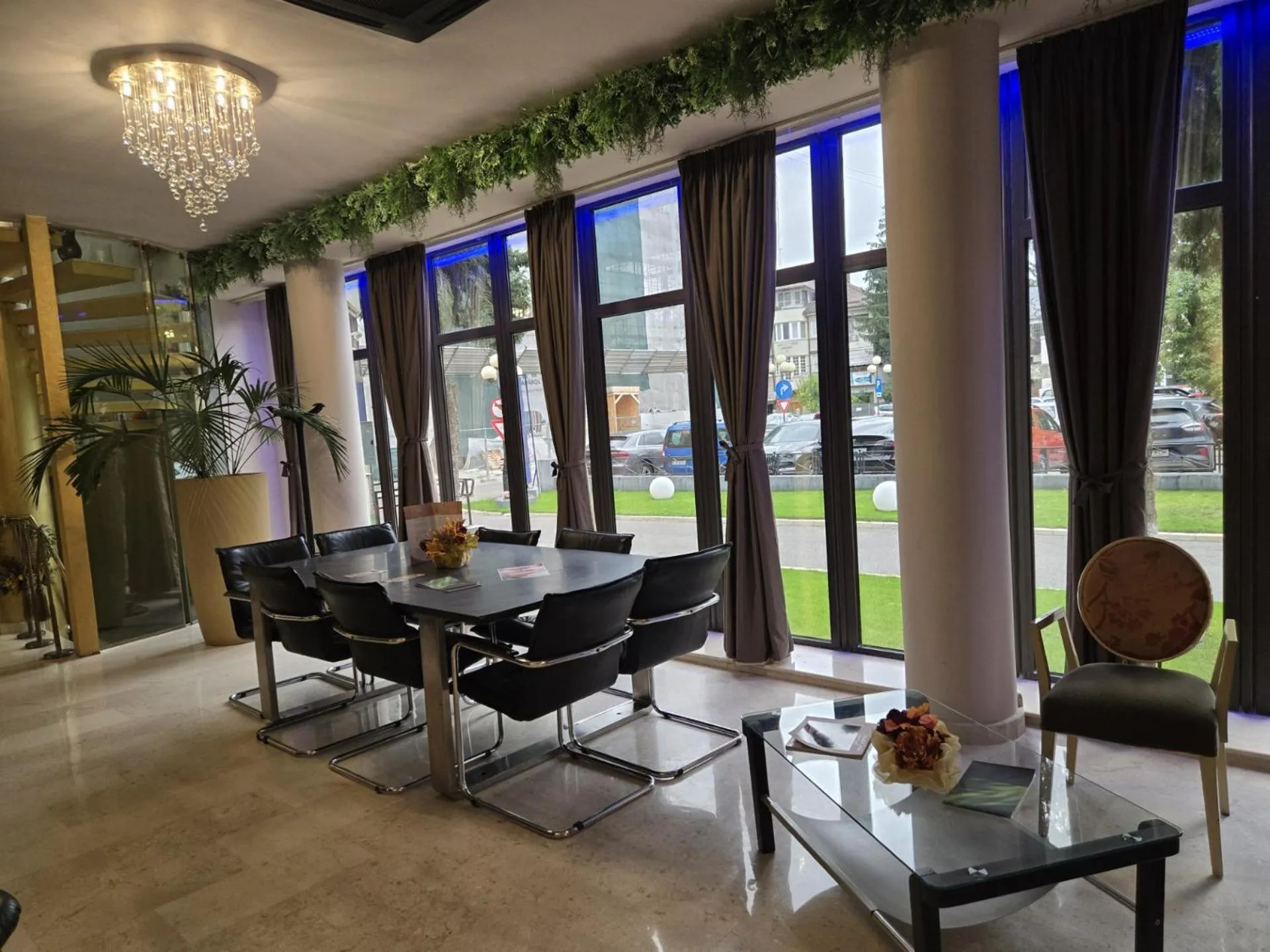 Seating area in Hotel Dumbrava