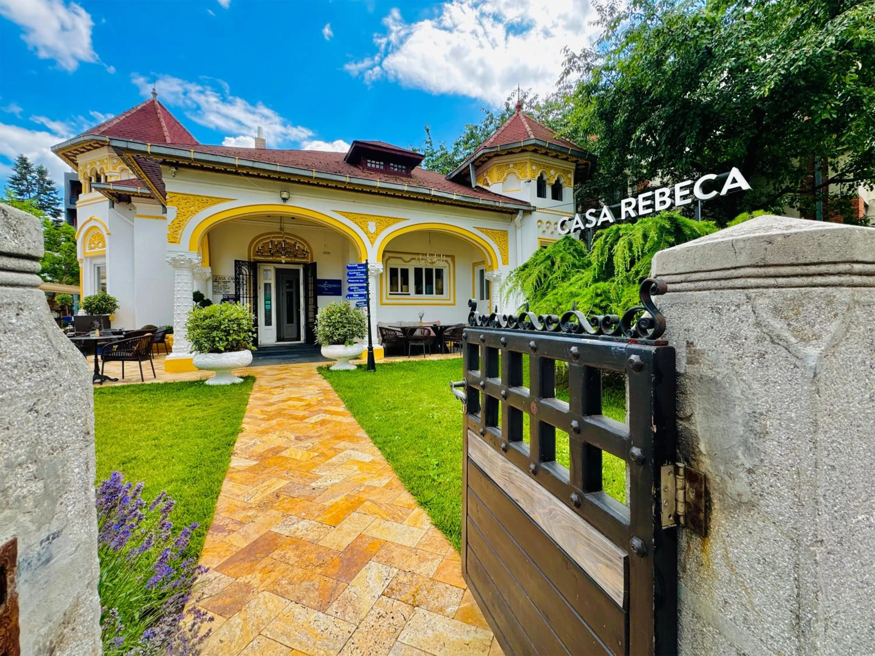 Restaurant/places to eat in Hotel Dumbrava