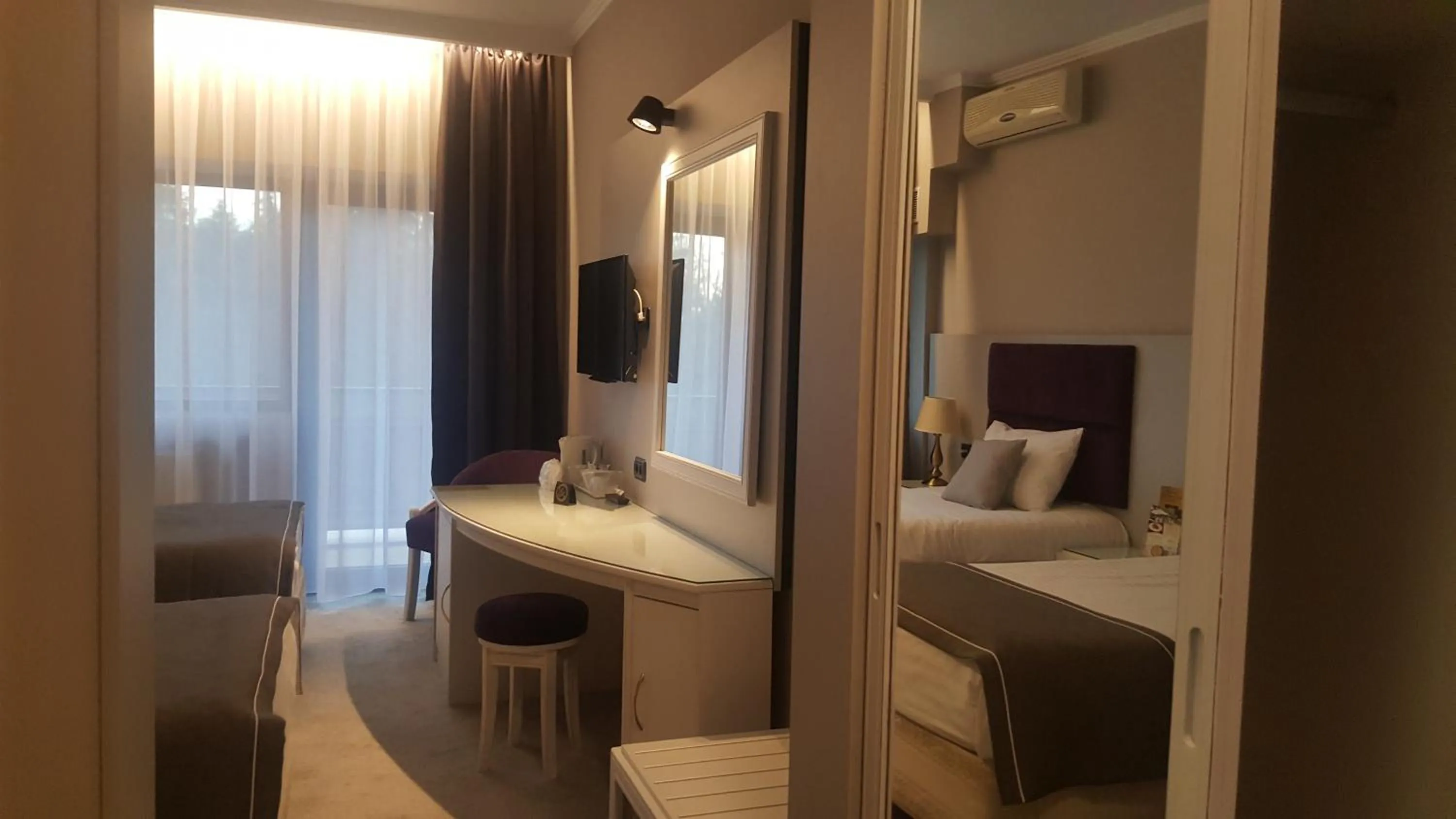 Bed in Hotel Dumbrava