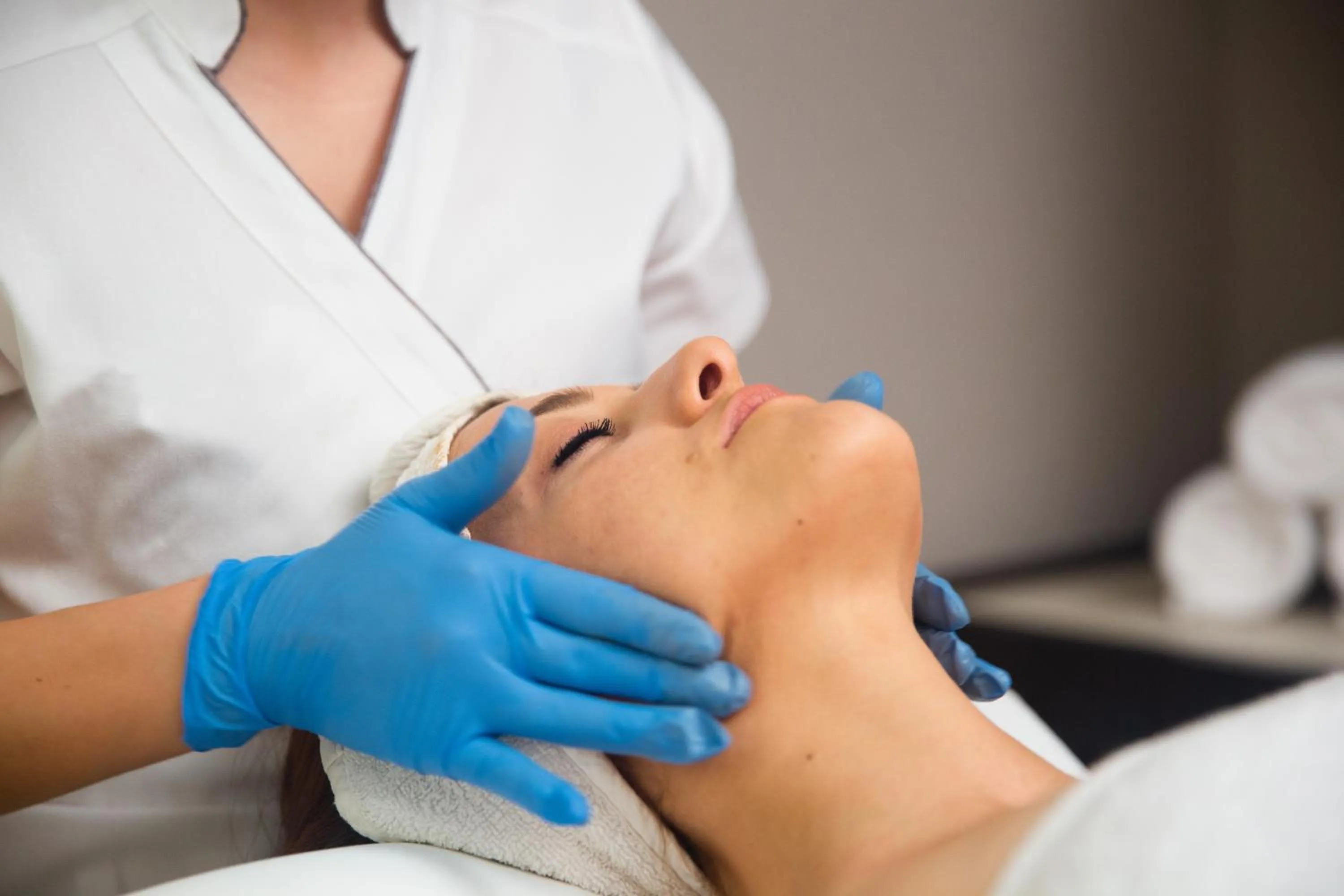 People in ON'LIVE HOTEL