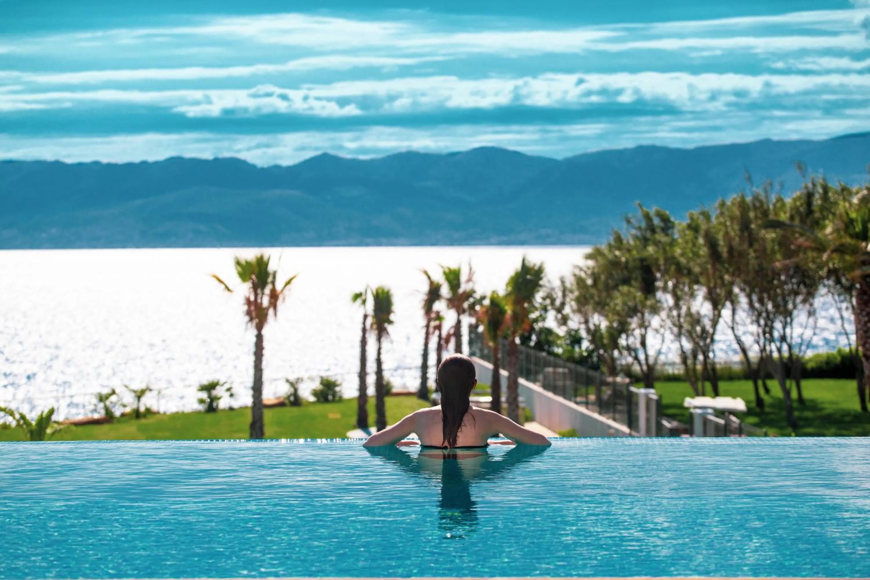 Swimming pool in ON'LIVE HOTEL