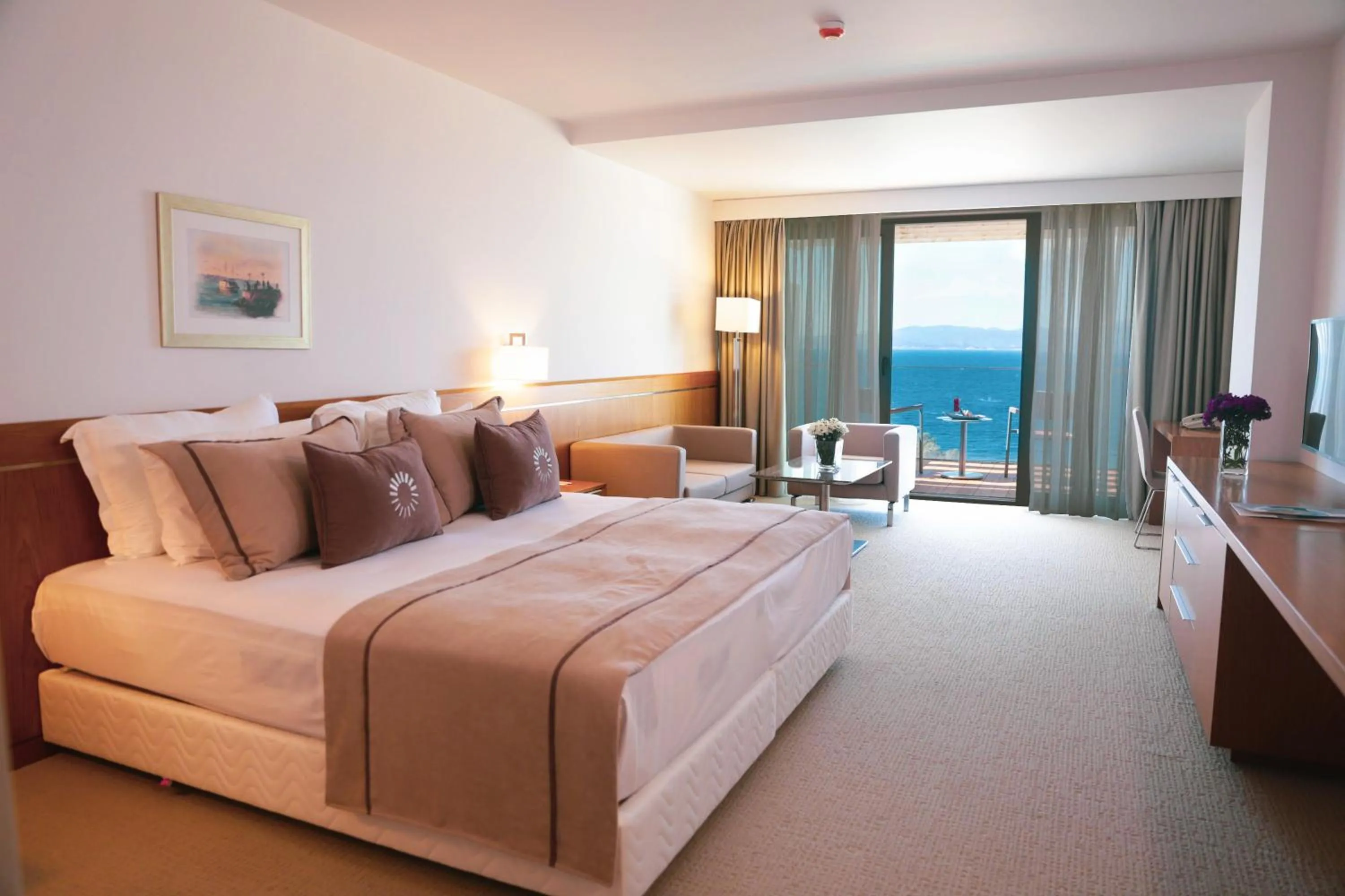 Photo of the whole room, Bed in ON'LIVE HOTEL