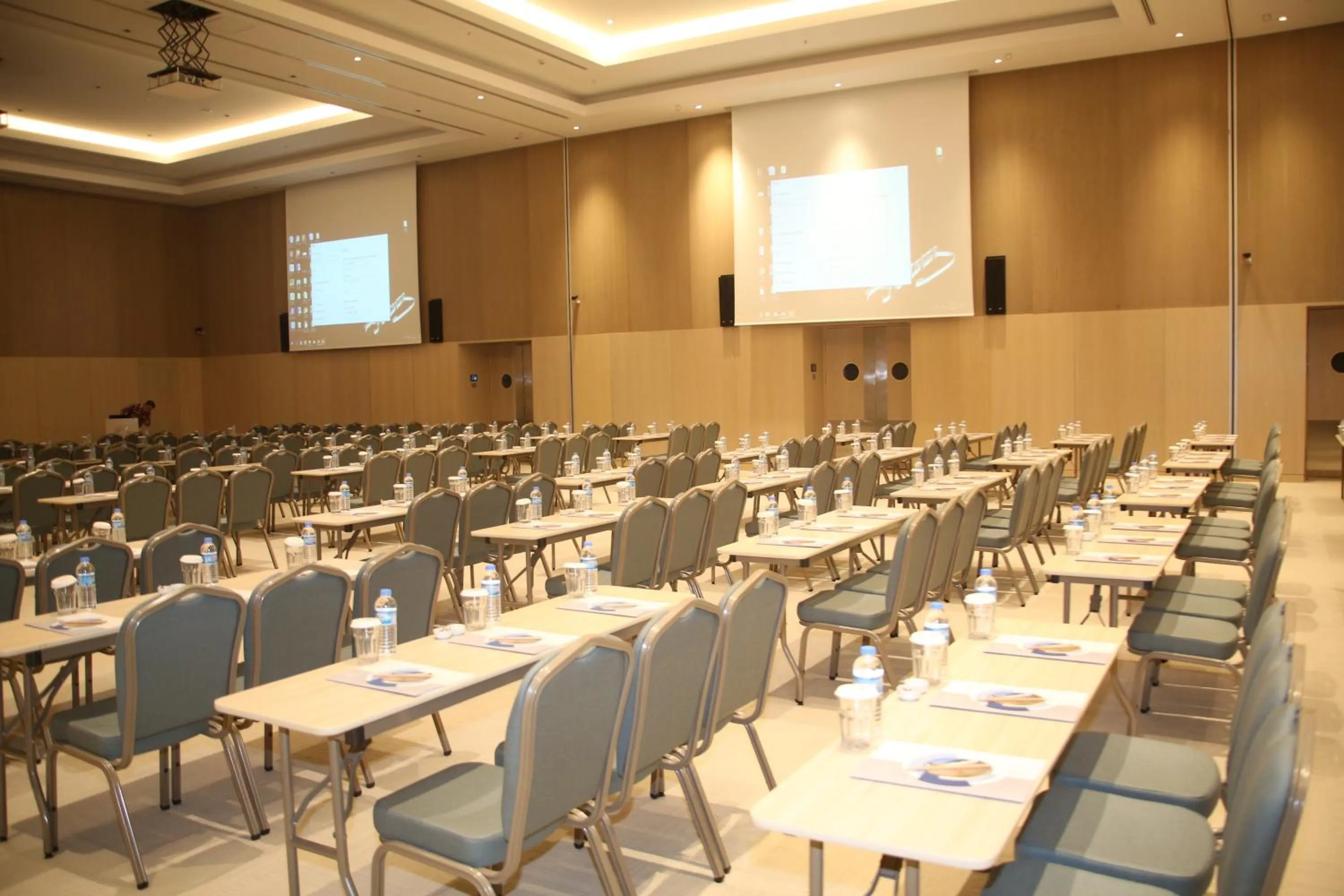 Business facilities in ON'LIVE HOTEL