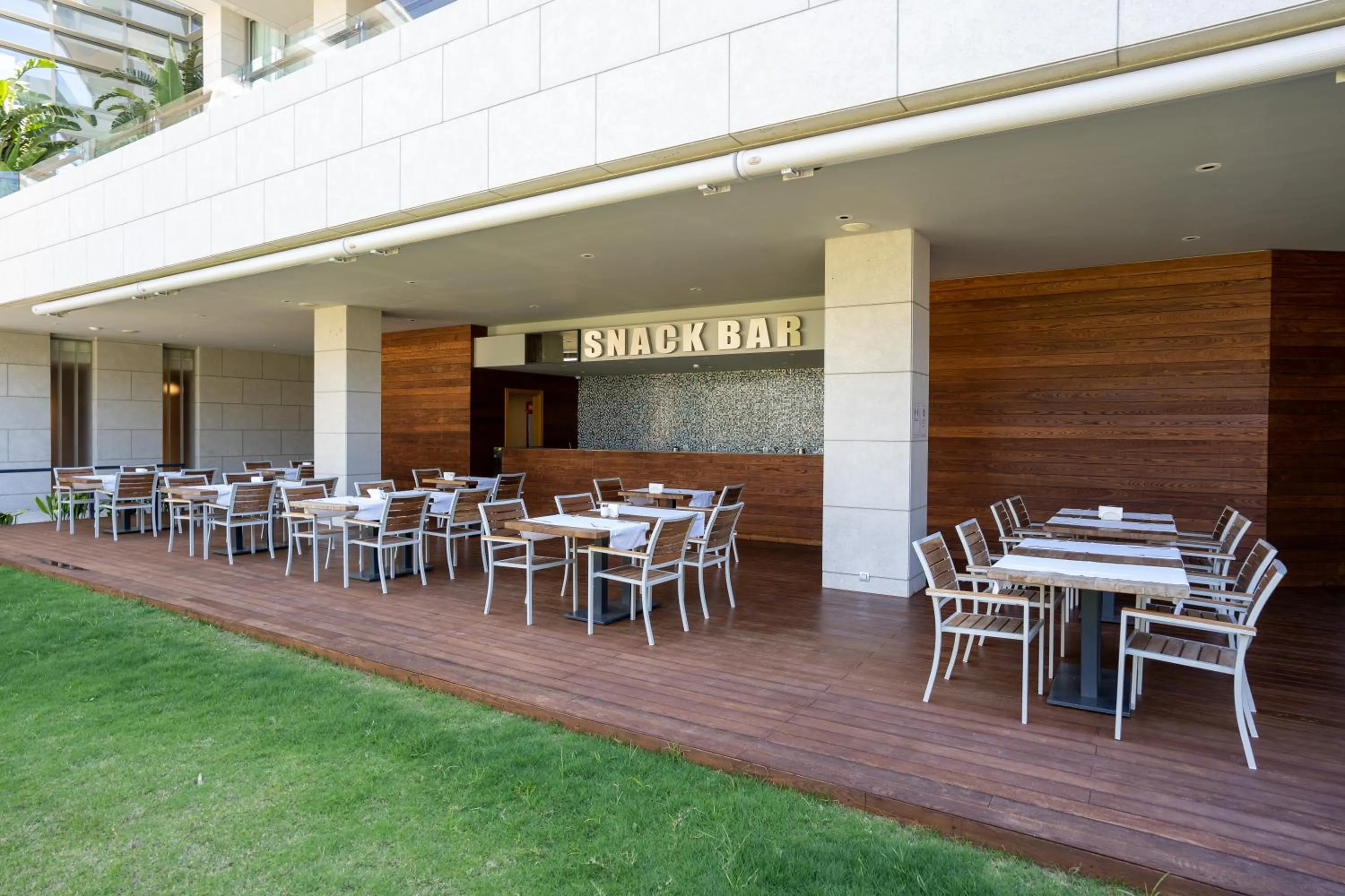 Restaurant/places to eat in ON'LIVE HOTEL