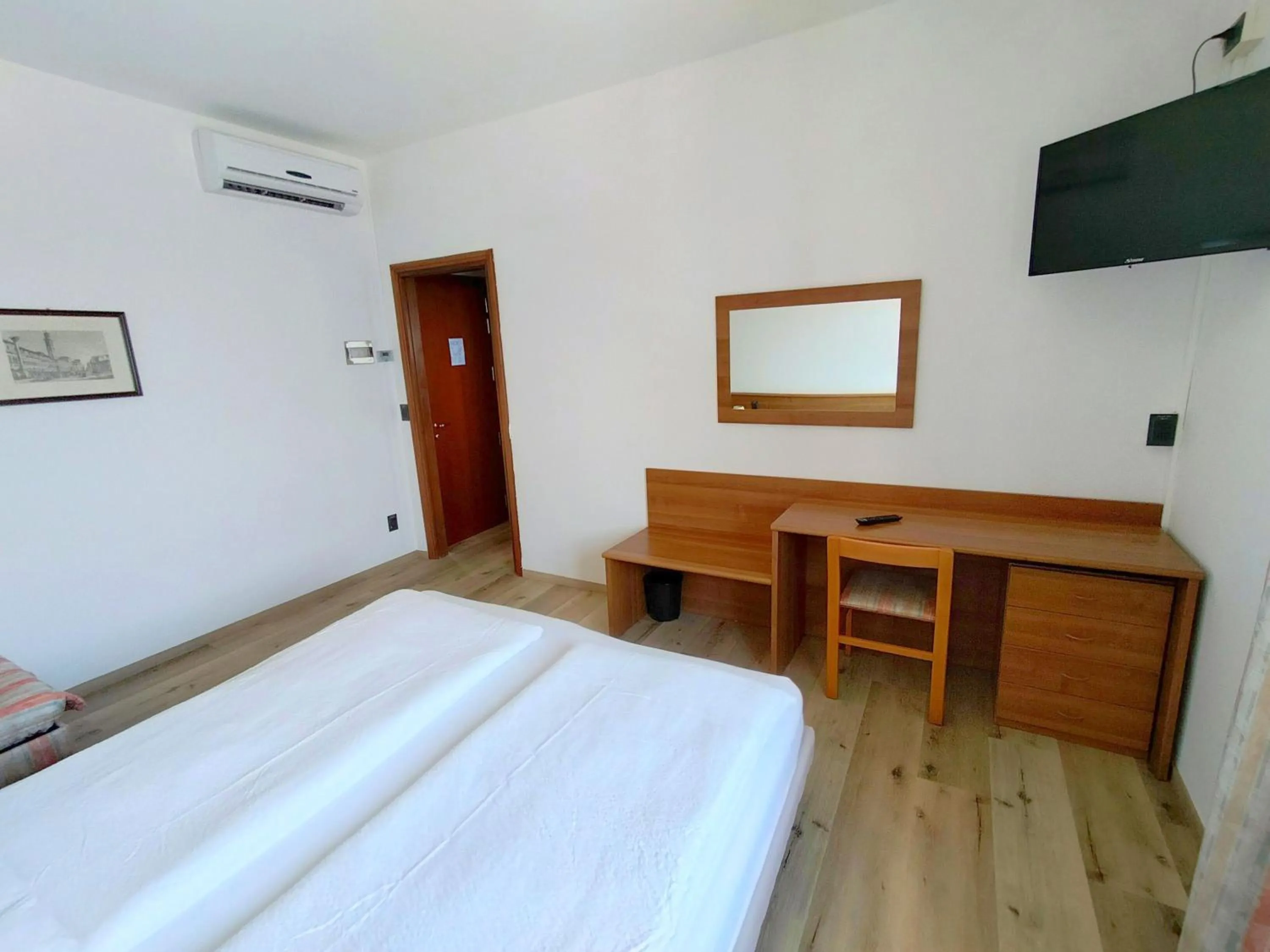 TV and multimedia, Bed in Hotel S.Maria