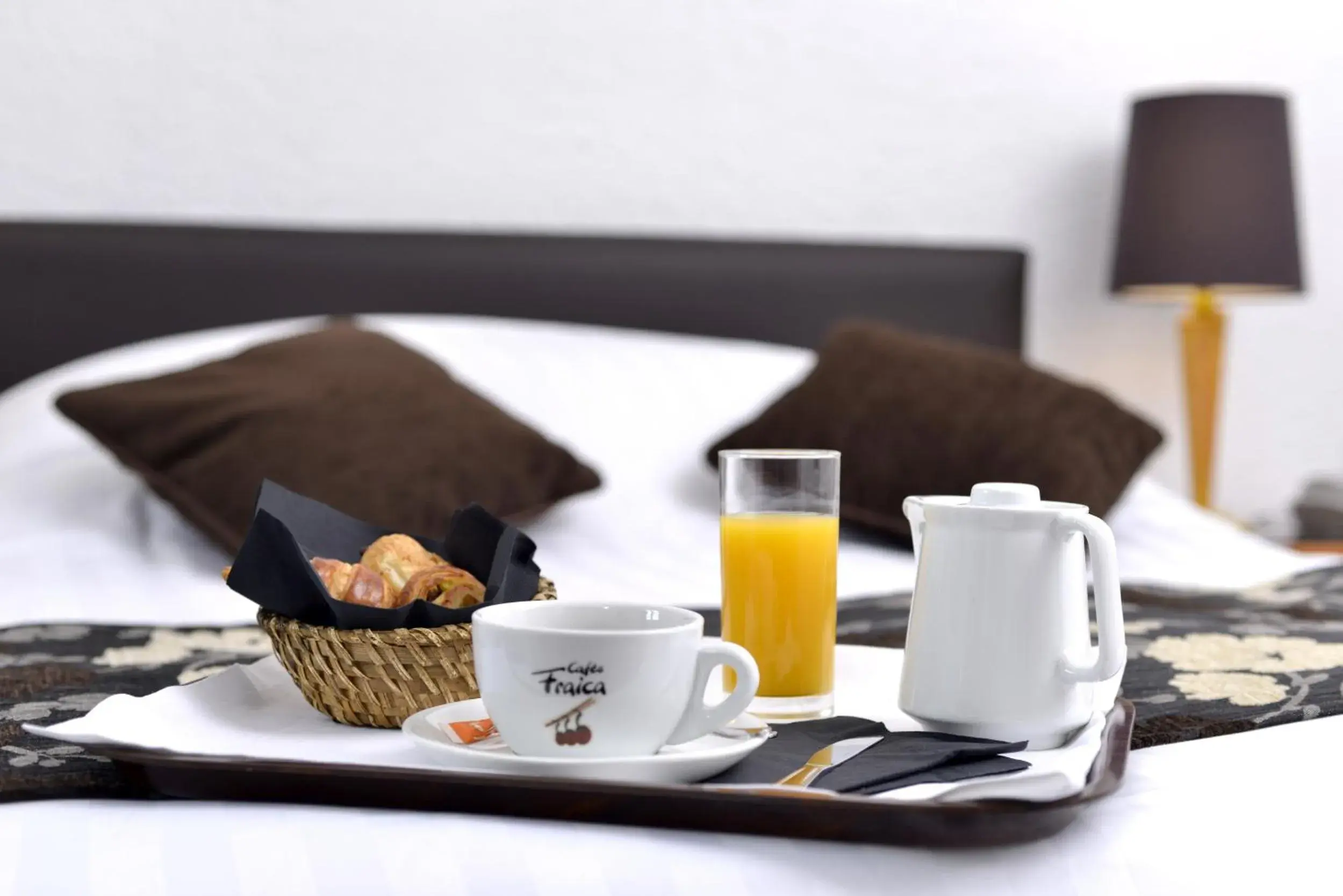 Double Room in Hôtel d’Angleterre Grenoble Hyper-Centre Double Room in Hôtel d’Angleterre Grenoble Hyper-Centre