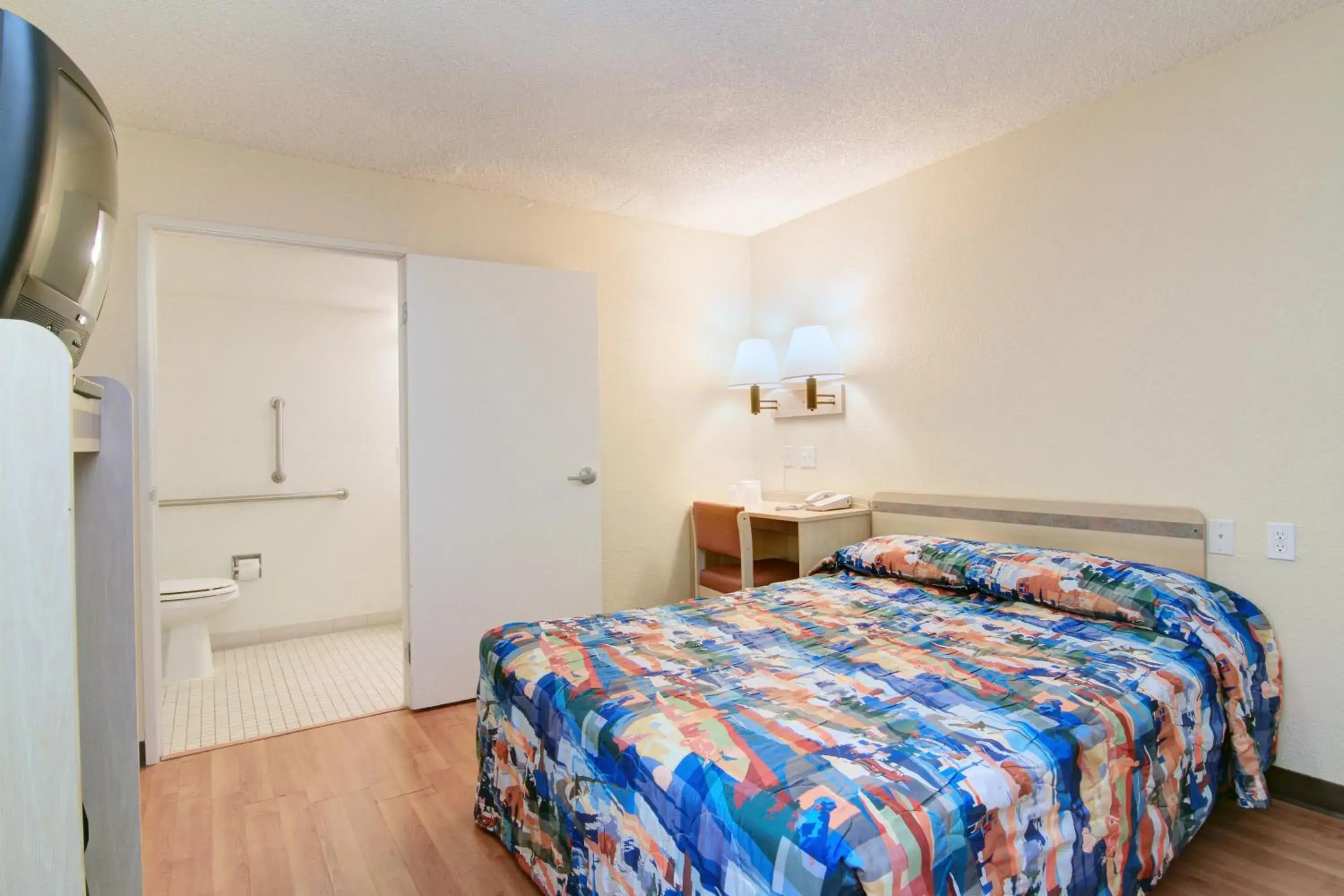 Photo of the whole room, Bed in Motel 6-Tempe, AZ - Broadway - ASU