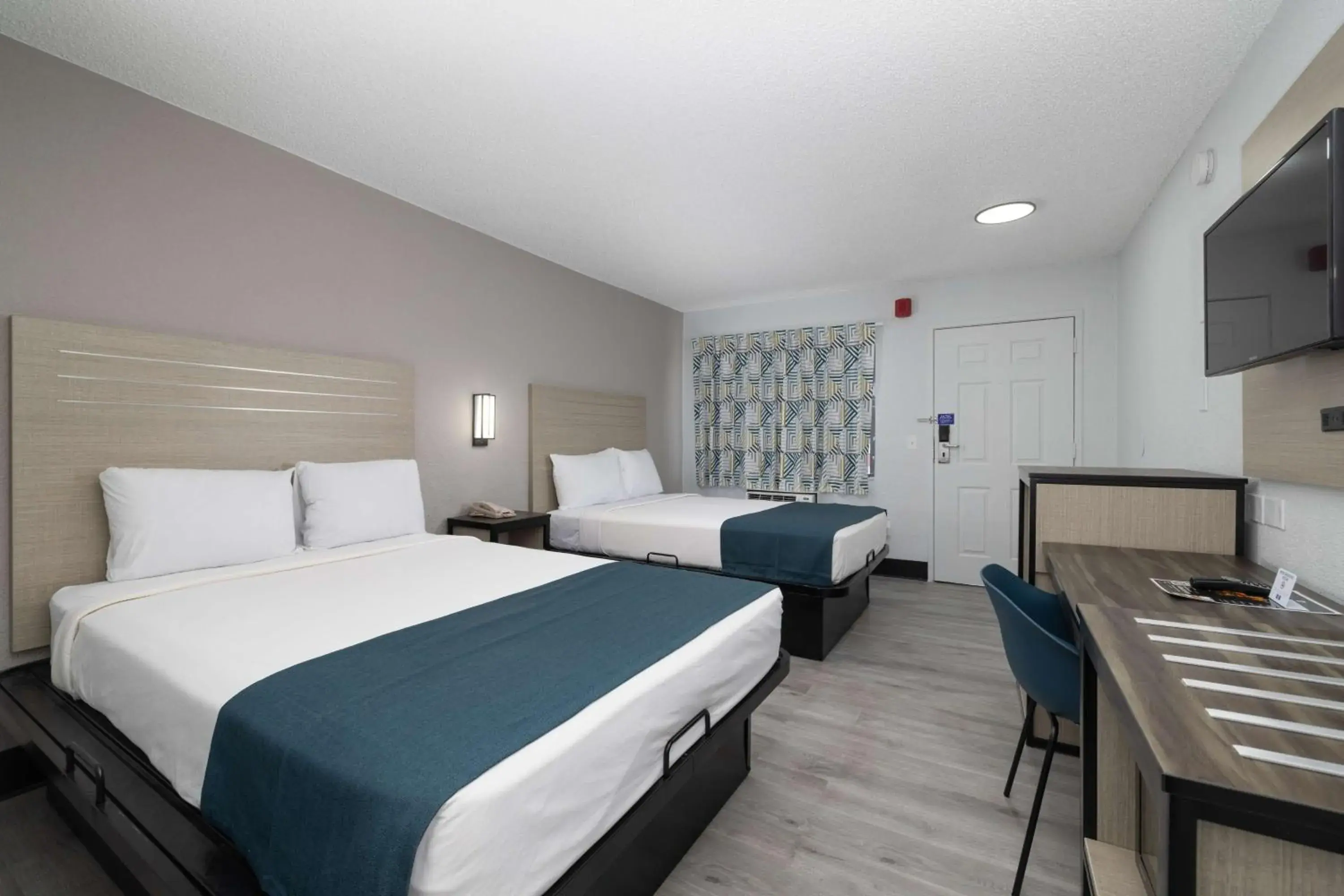 Classic Quadruple Room in Motel 6-Tempe, AZ - Broadway - ASU Classic Quadruple Room in Motel 6-Tempe, AZ - Broadway - ASU