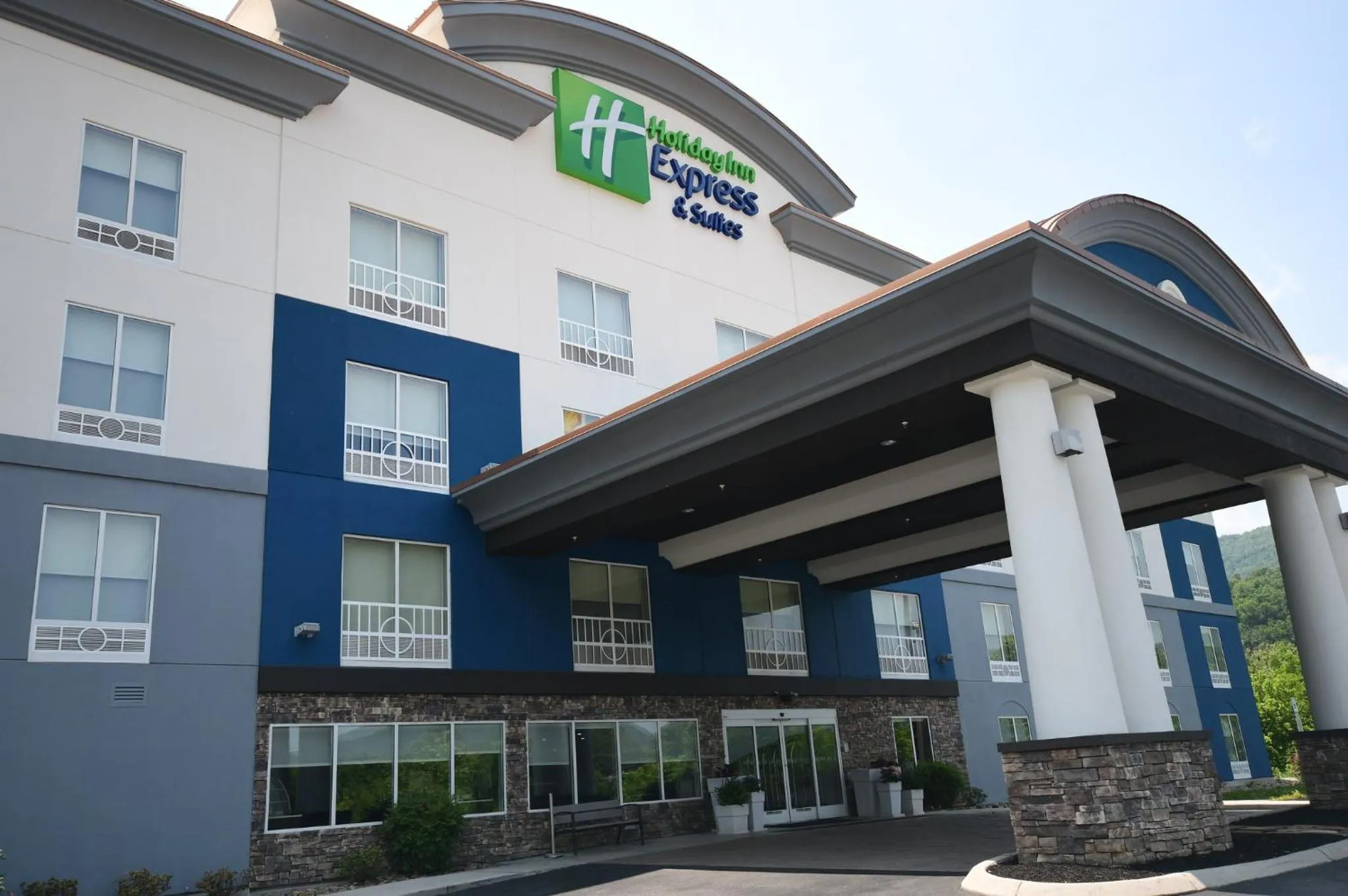Property building in Holiday Inn Express & Suites Caryville by IHG