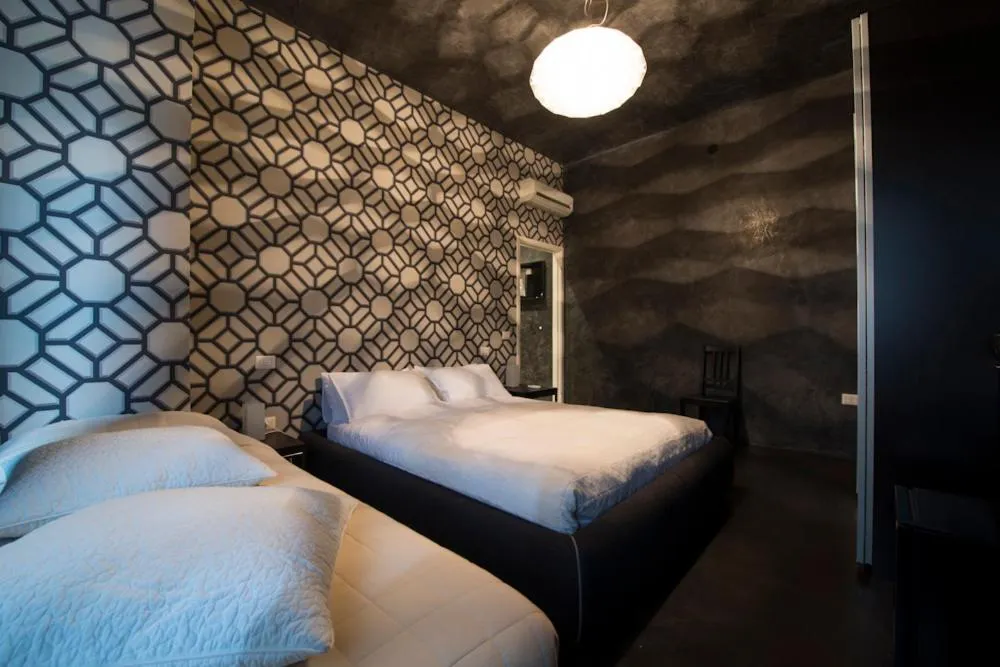 Photo of the whole room, Bed in B&B Lounge