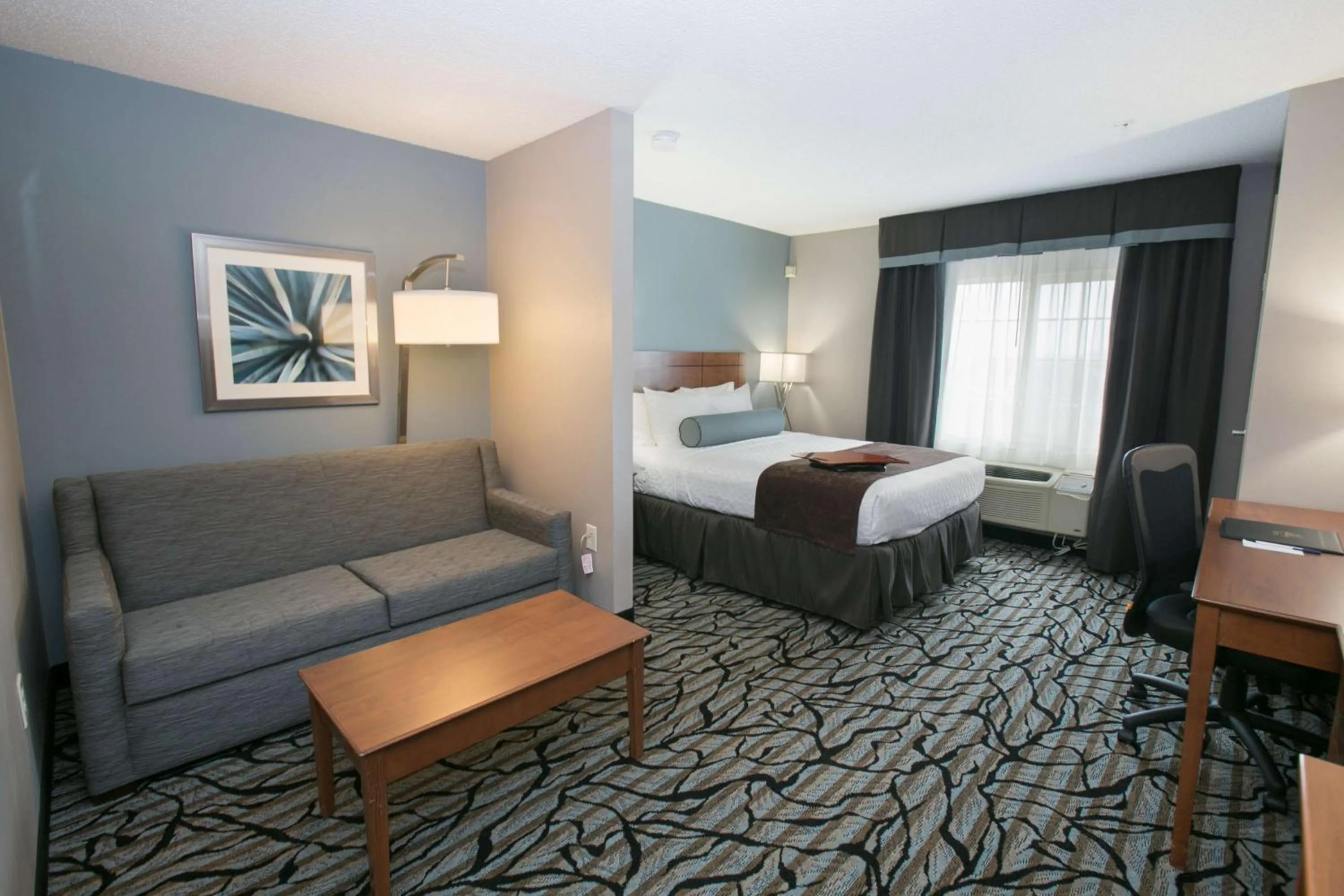 Photo of the whole room, Bed in Best Western Plus Blaine at the National Sports Center