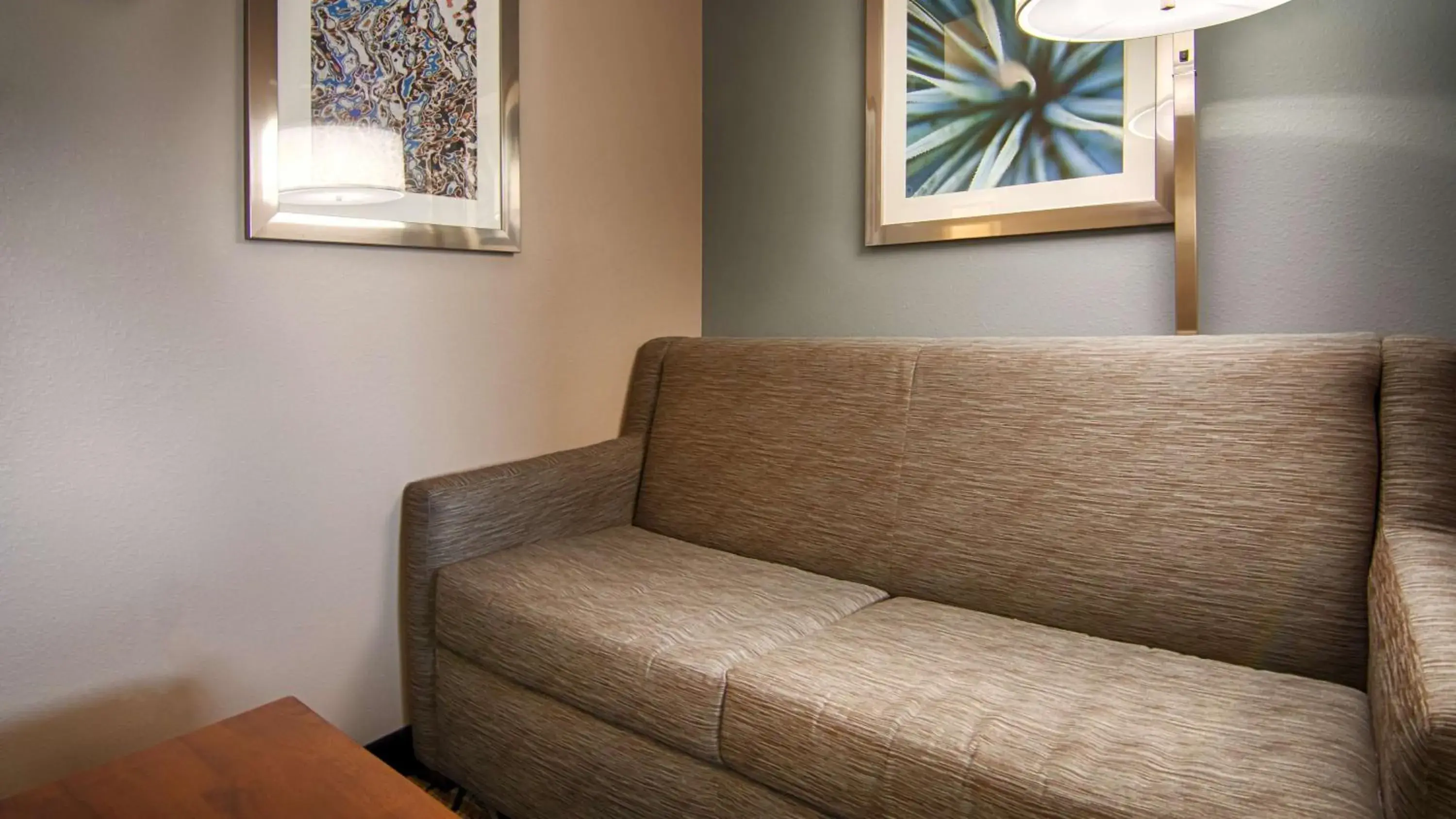 Photo of the whole room in Best Western Plus Blaine at the National Sports Center Photo of the whole room in Best Western Plus Blaine at the National Sports Center