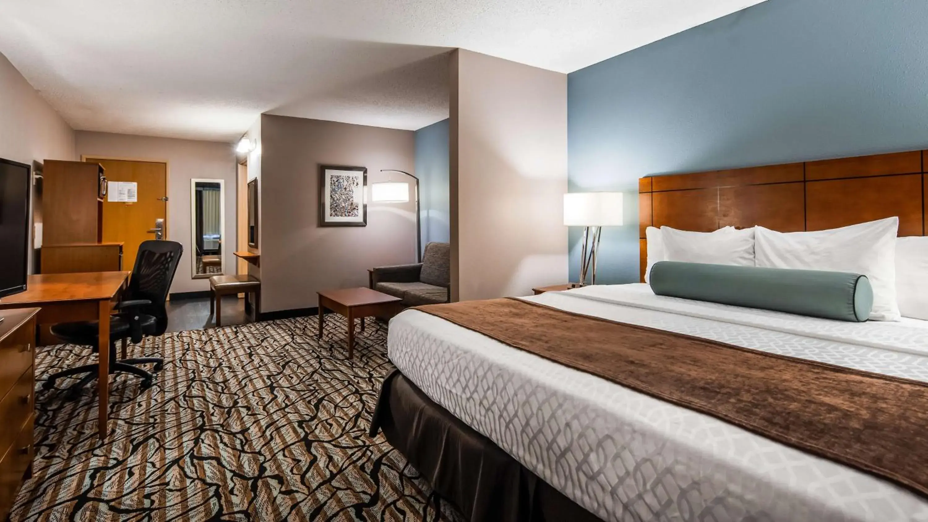 Photo of the whole room, Bed in Best Western Plus Blaine at the National Sports Center Photo of the whole room, Bed in Best Western Plus Blaine at the National Sports Center