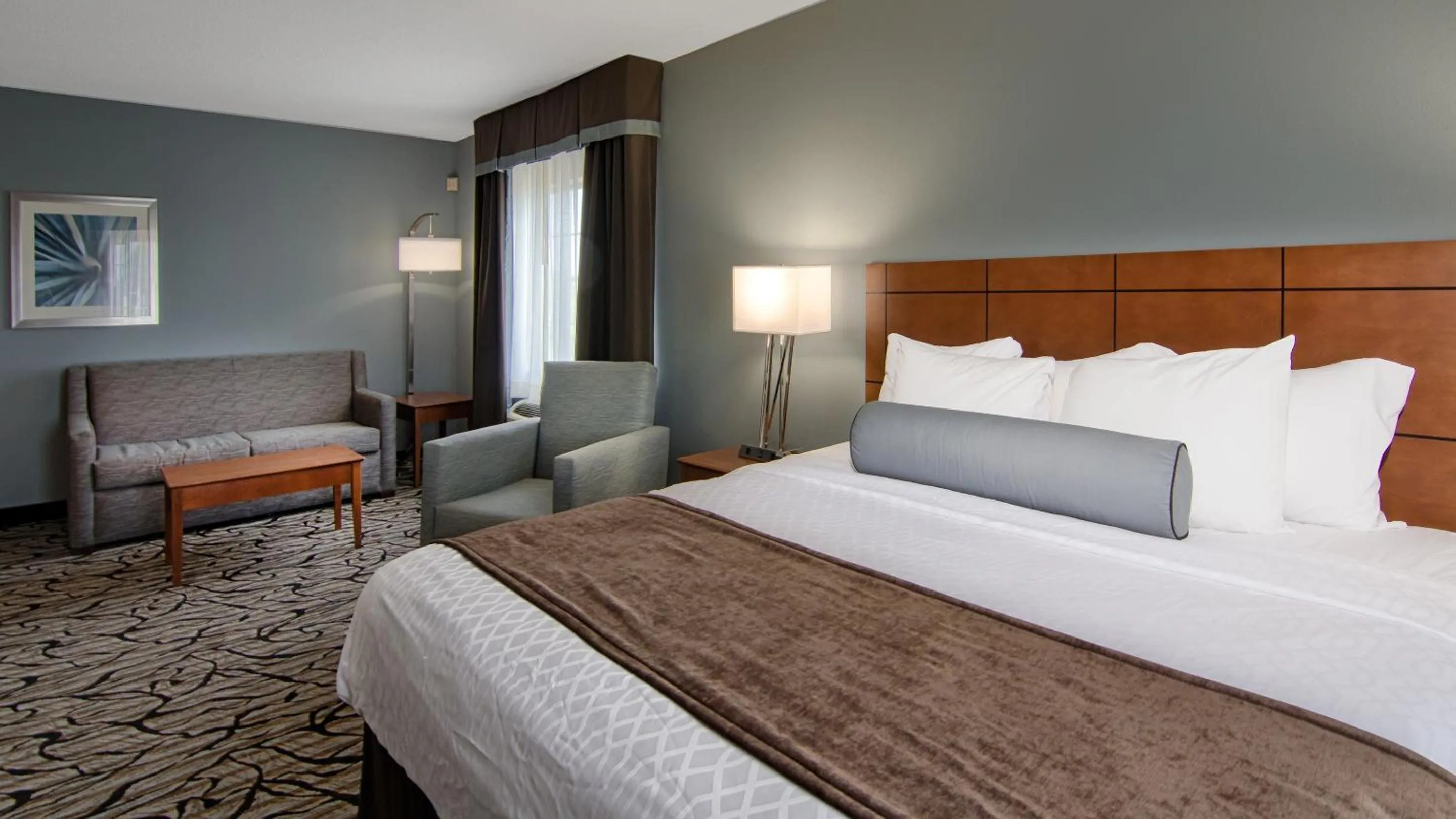 Bed in Best Western Plus Blaine at the National Sports Center