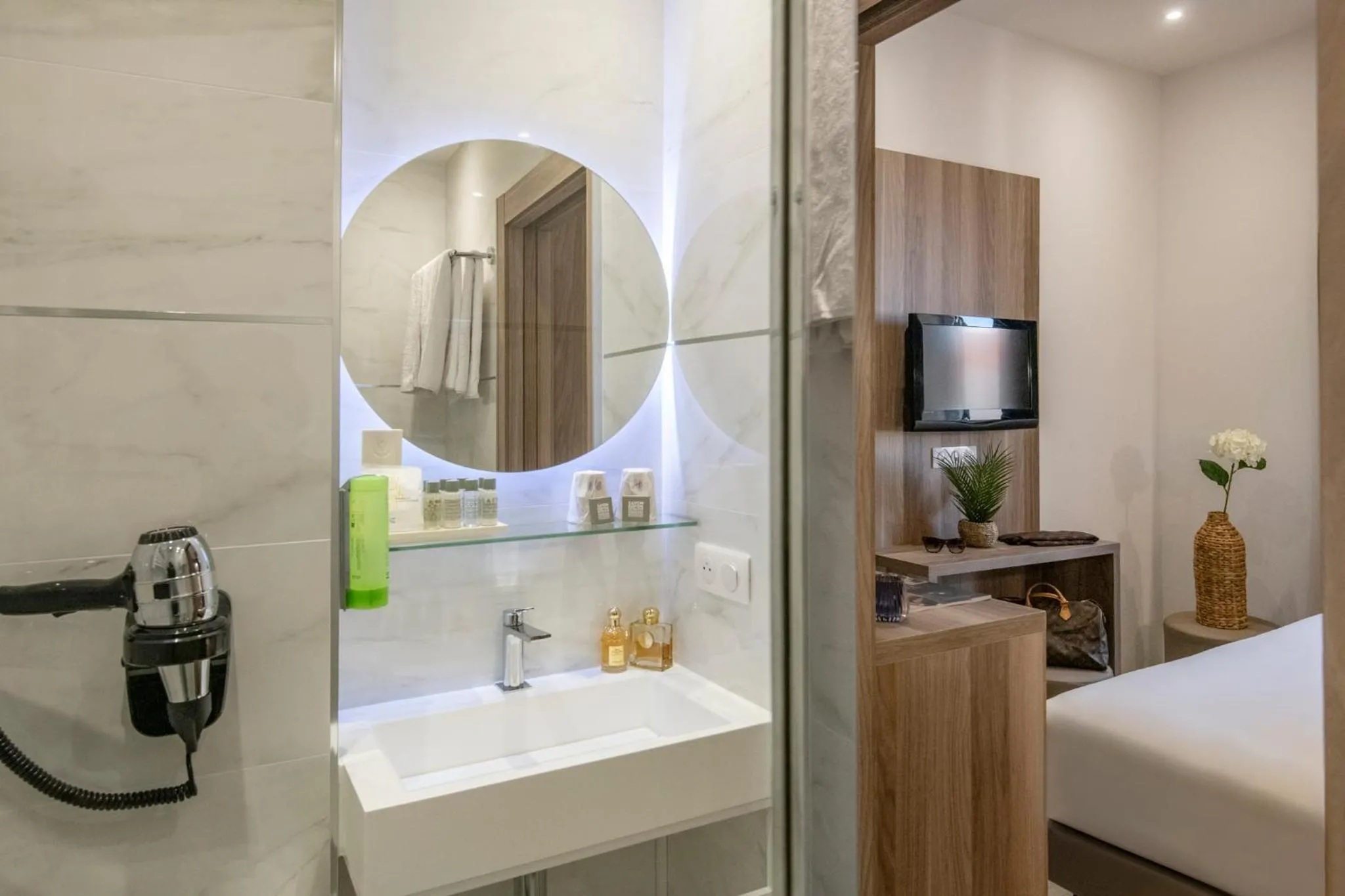 City view in GOLDEN TULIP CANNES HOTEL de PARIS