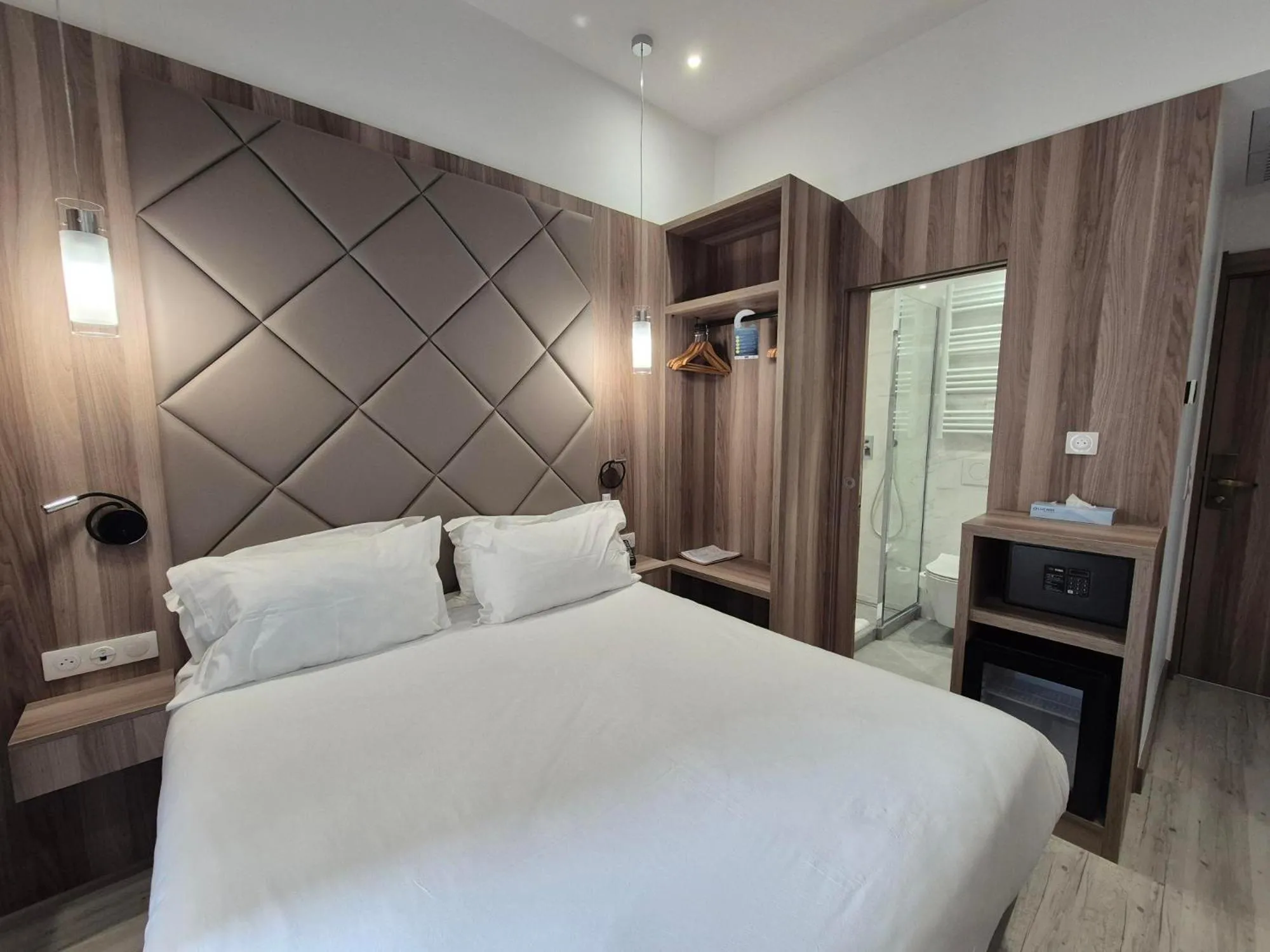 Photo of the whole room, Bed in GOLDEN TULIP CANNES HOTEL de PARIS