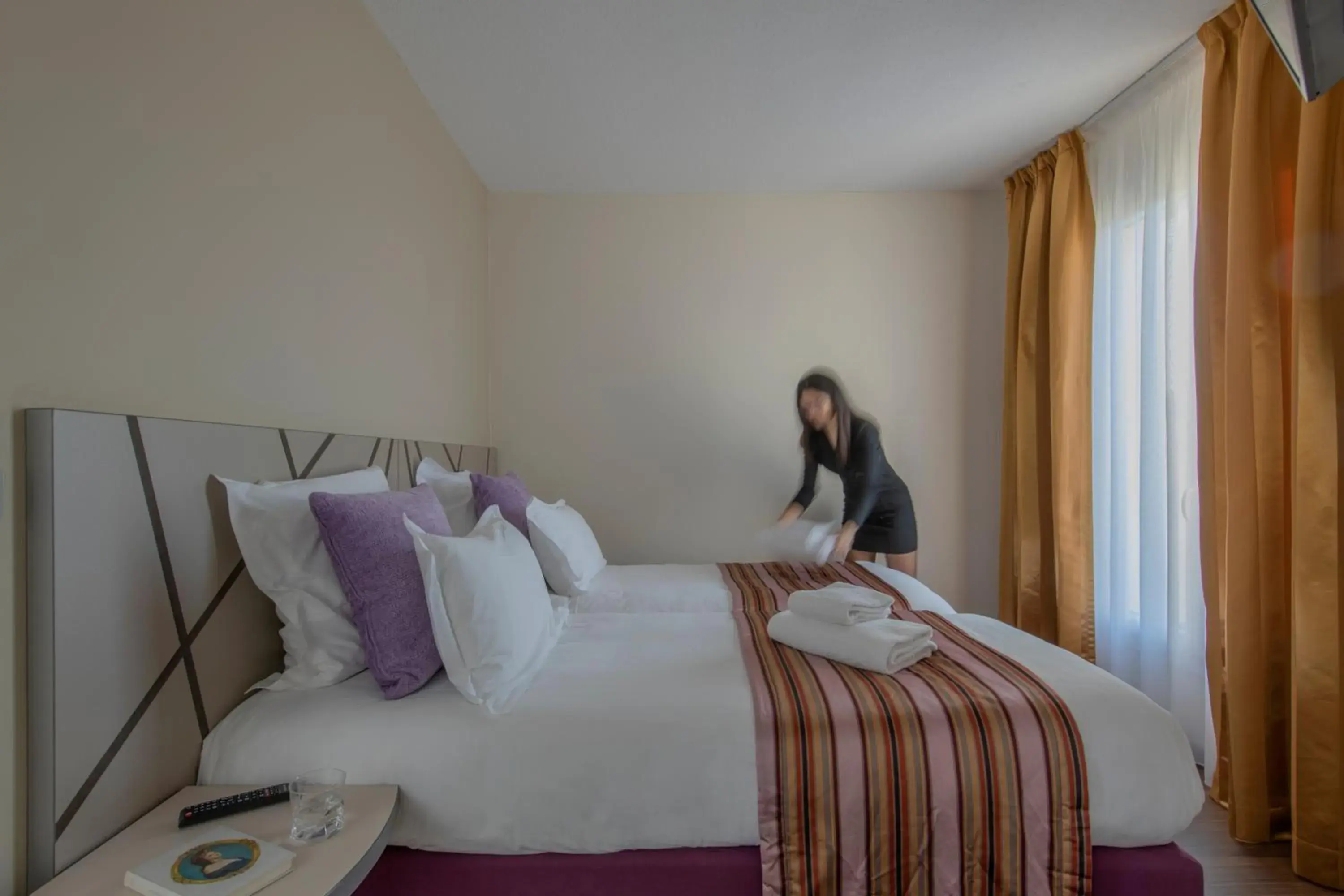 Bedroom, Bed in Hôtel Arles Plaza Bedroom, Bed in Hôtel Arles Plaza