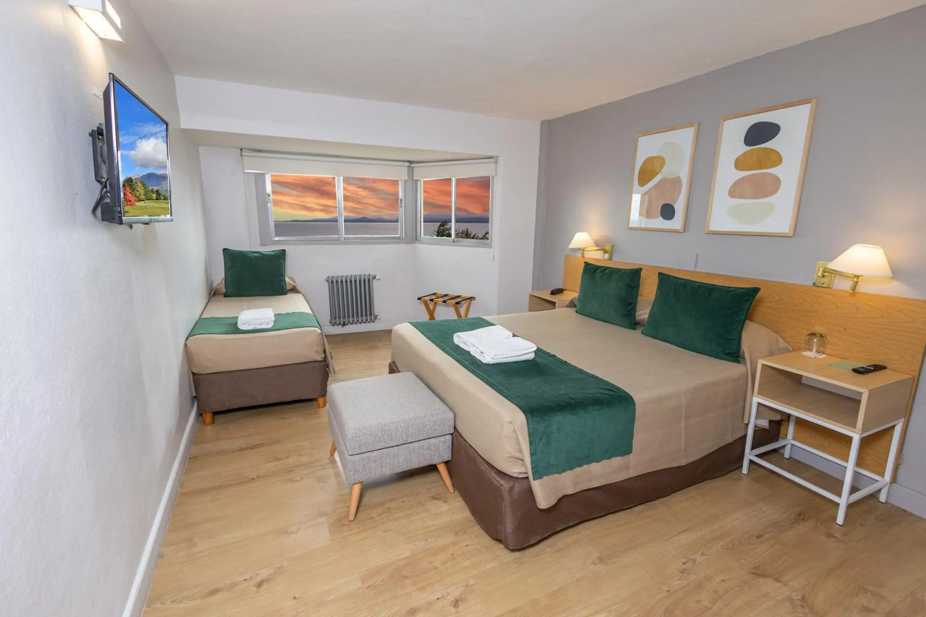 Triple Room with Lake View in Hotel Plaza Bariloche Triple Room with Lake View in Hotel Plaza Bariloche