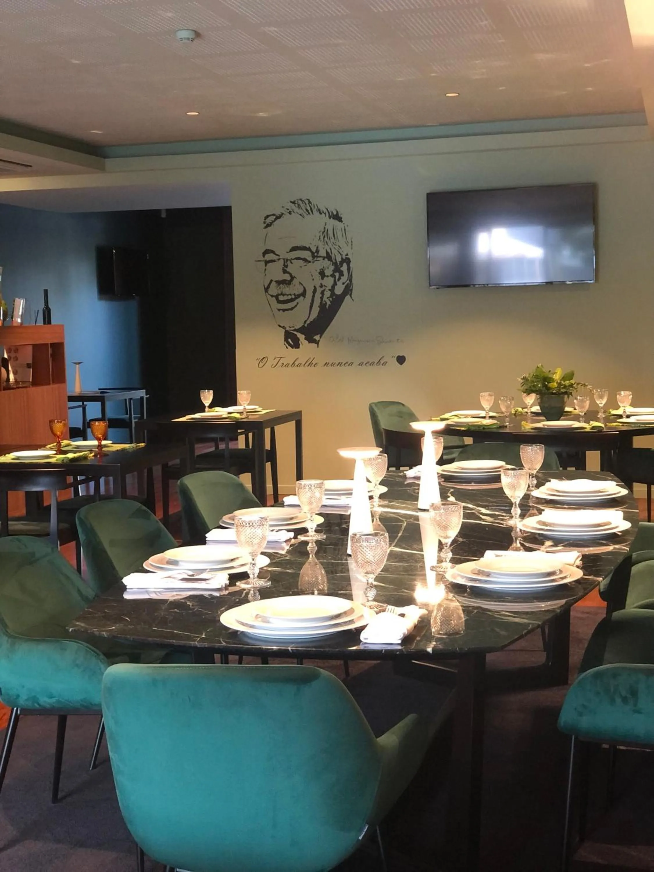 Restaurant/places to eat in Hotel Vila Luena