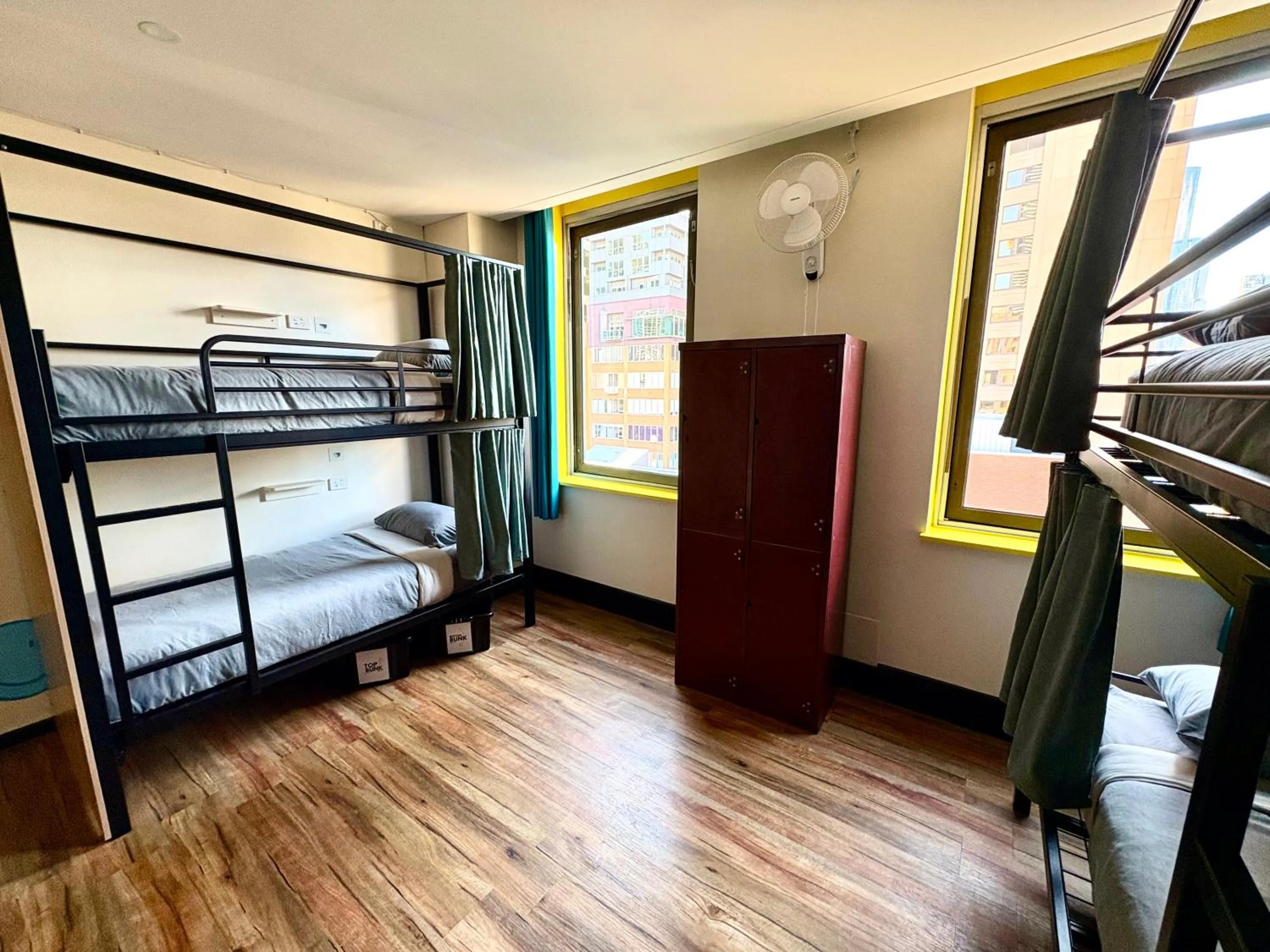 Photo of the whole room, Bed in Flinders Backpackers