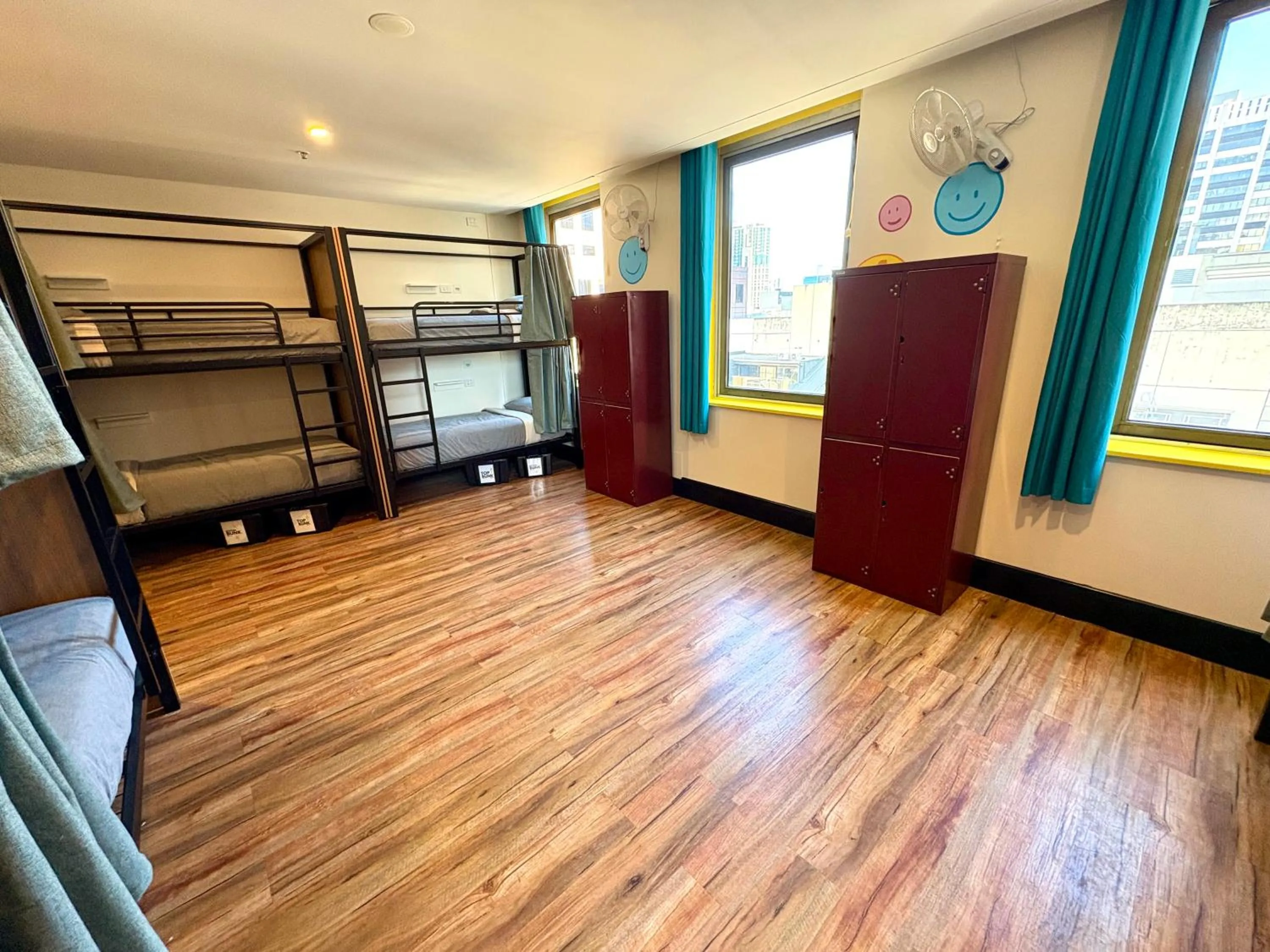 Photo of the whole room, Bed in Flinders Backpackers