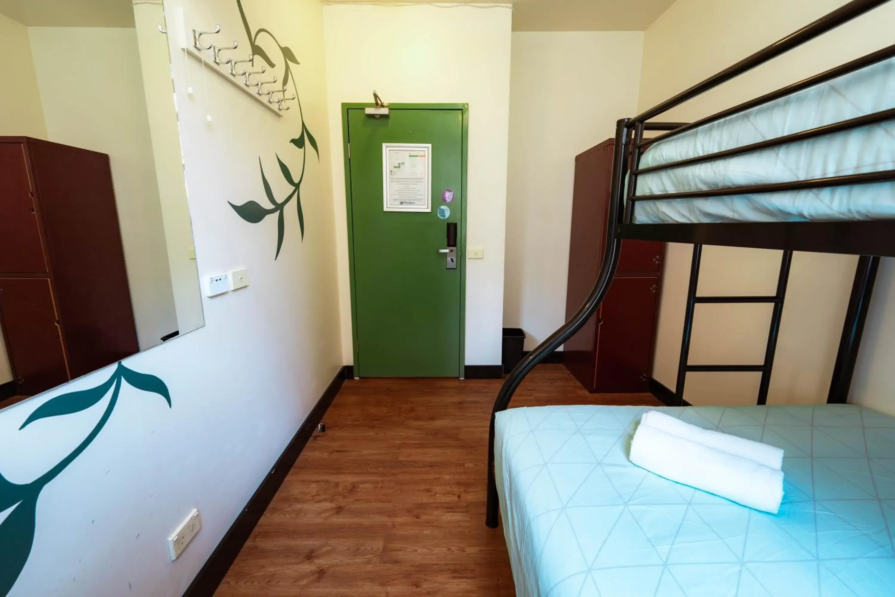 Budget Double Room with Shared Bathroom (Ages 18 plus) in Flinders Backpackers Budget Double Room with Shared Bathroom (Ages 18 plus) in Flinders Backpackers