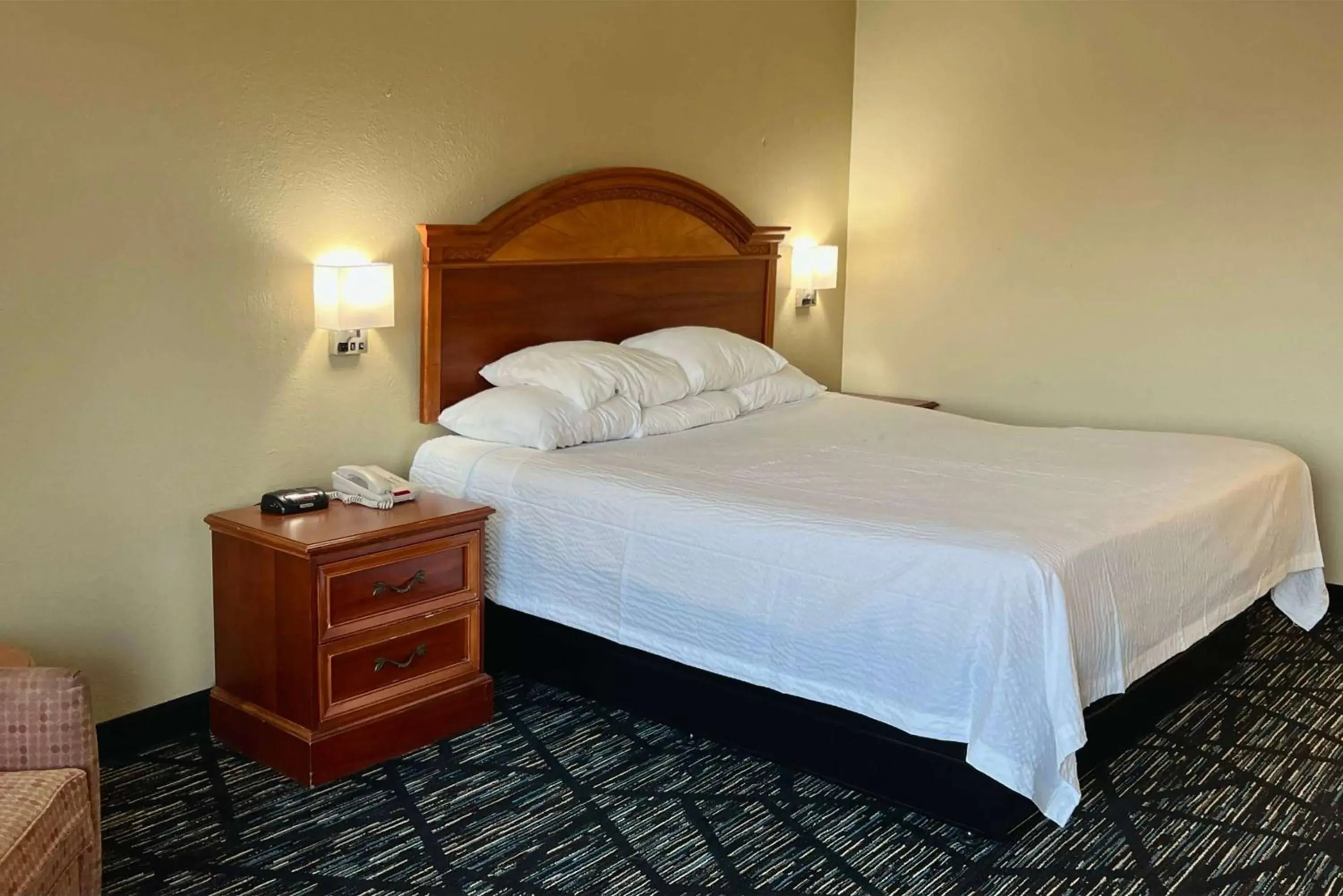 Photo of the whole room, Bed in Baymont by Wyndham Troy Photo of the whole room, Bed in Baymont by Wyndham Troy