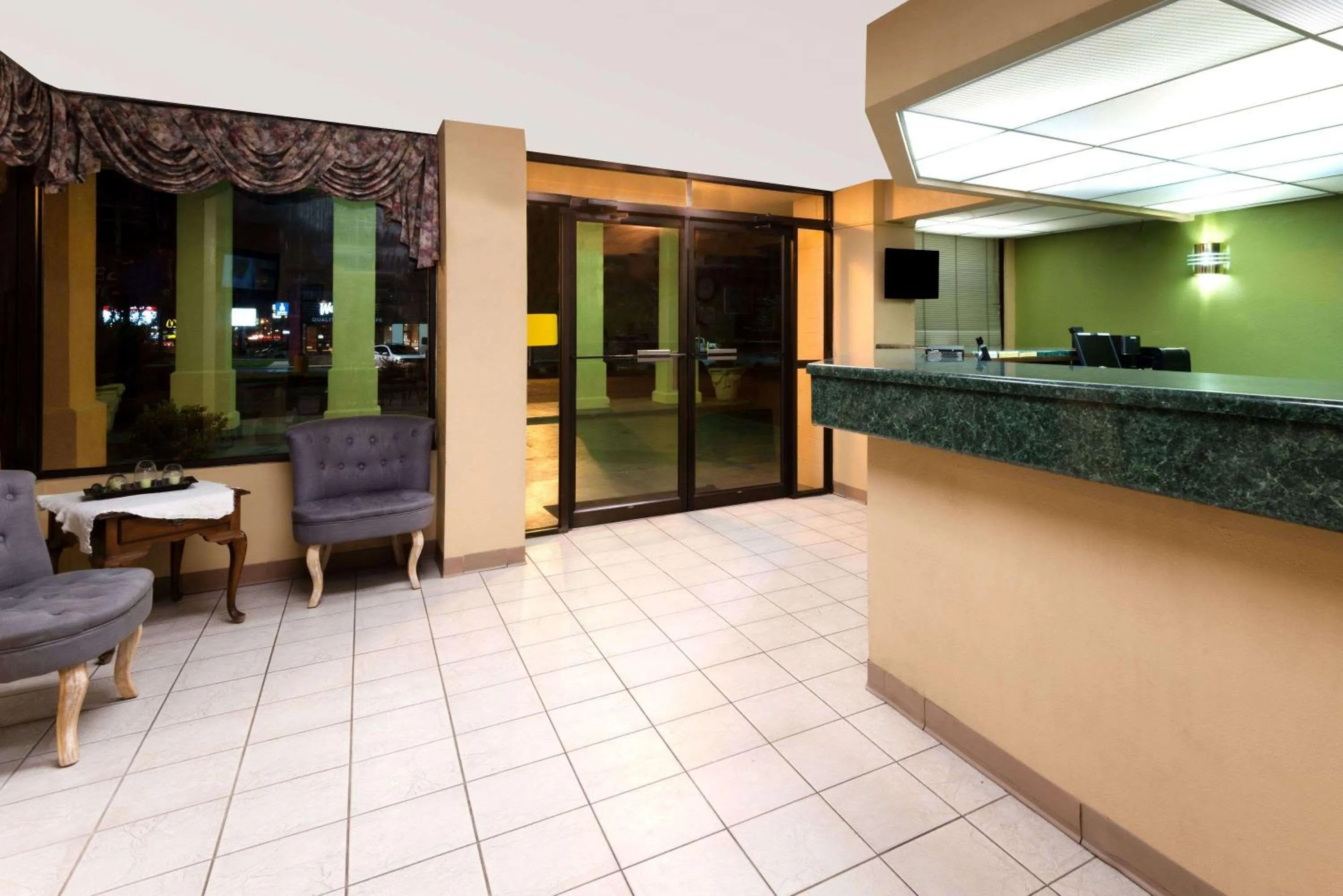 Lobby or reception in Baymont by Wyndham Troy