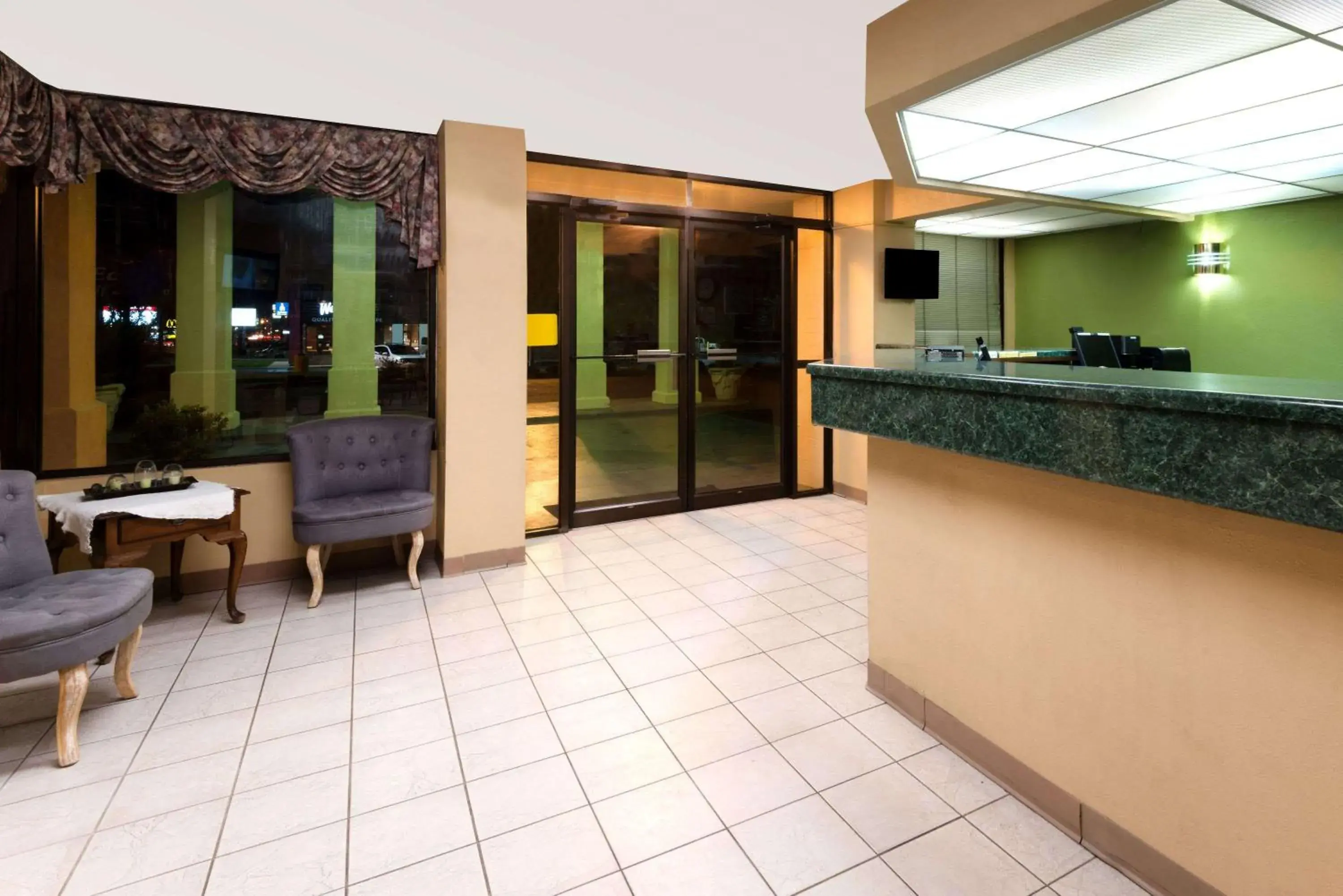 Lobby or reception in Baymont by Wyndham Troy Lobby or reception in Baymont by Wyndham Troy