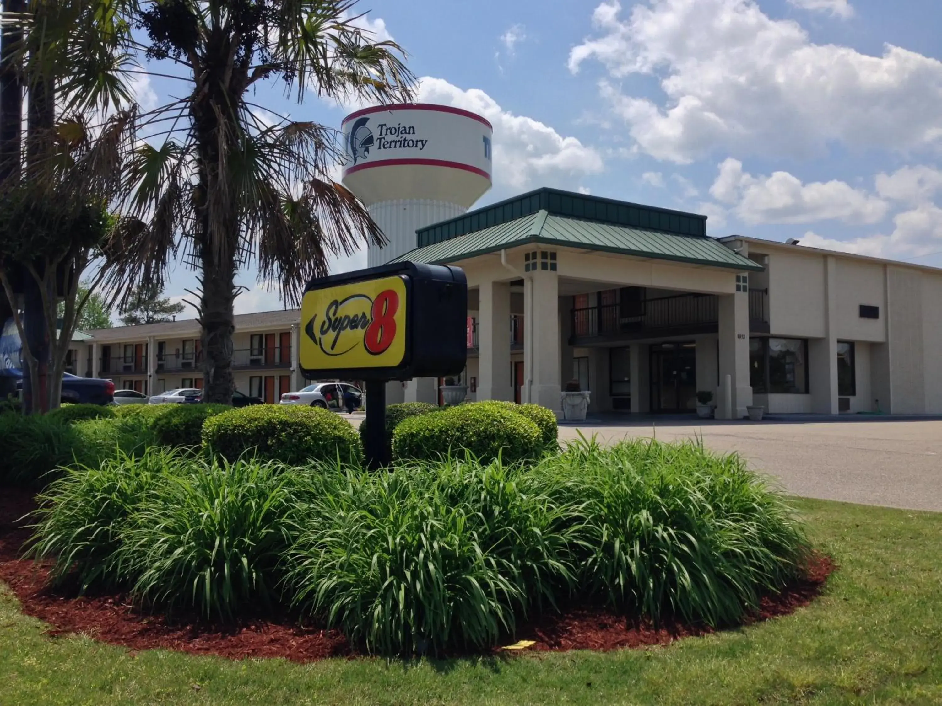 Facade/entrance in Baymont by Wyndham Troy Facade/entrance in Baymont by Wyndham Troy