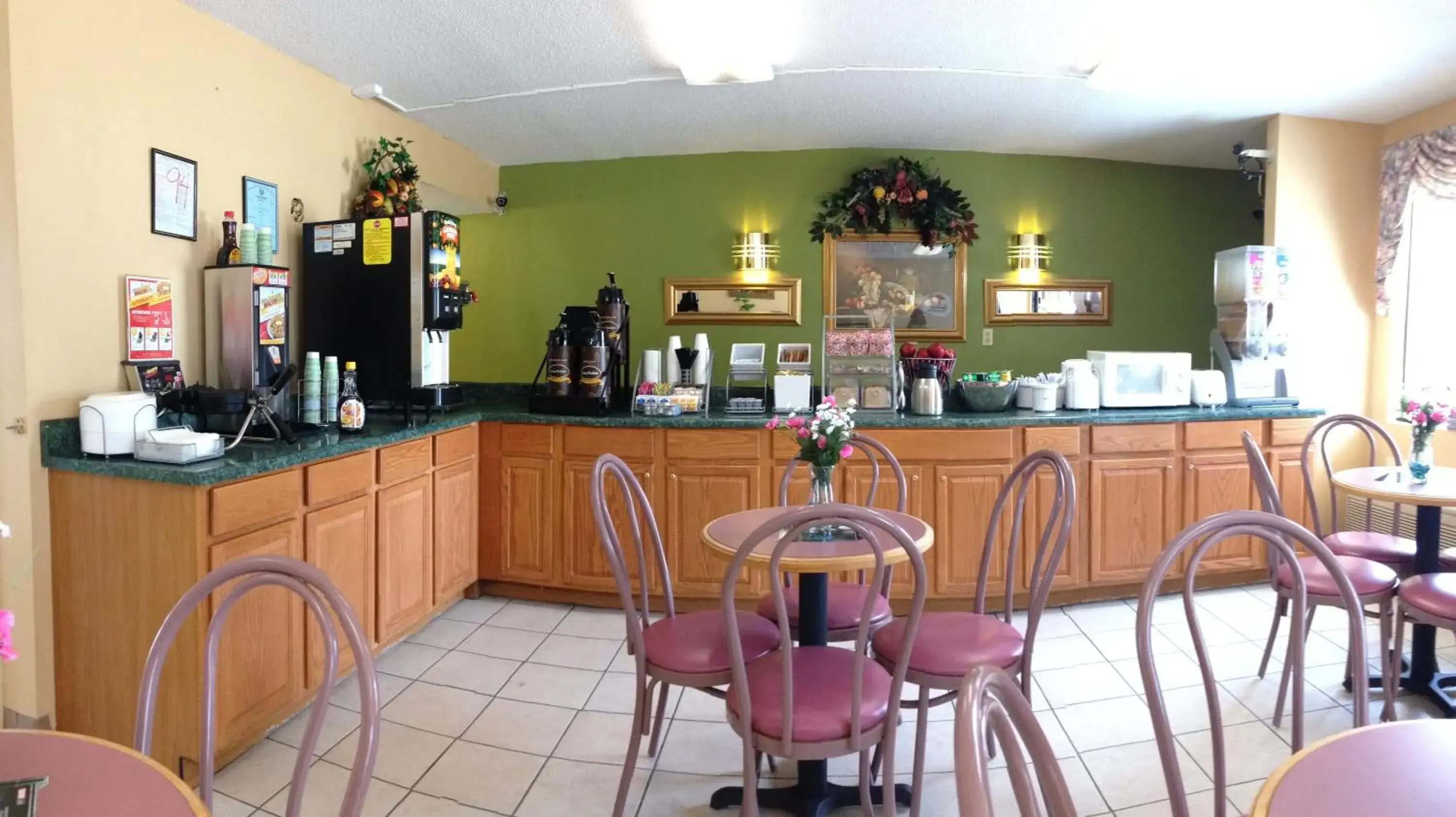 Restaurant/places to eat in Baymont by Wyndham Troy Restaurant/places to eat in Baymont by Wyndham Troy