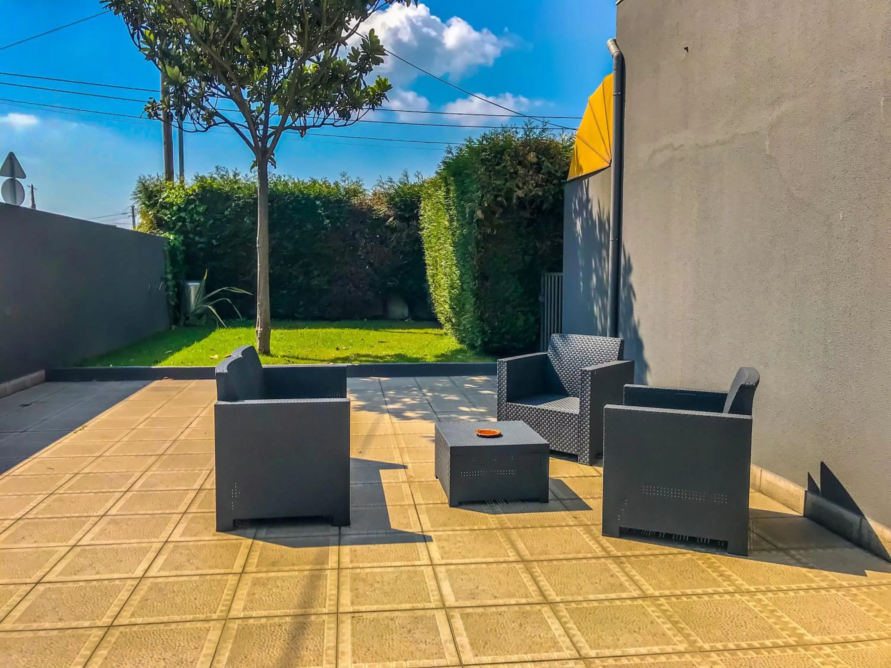 Patio in Vila Hotel By VimaHotels