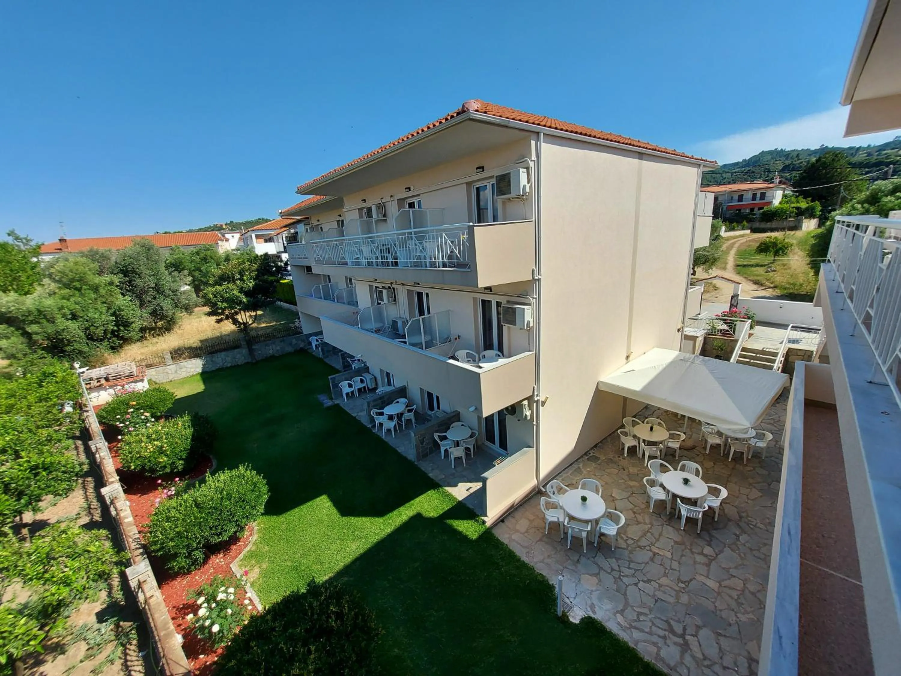 Inner courtyard view in Polychrono GREEN GARDENS