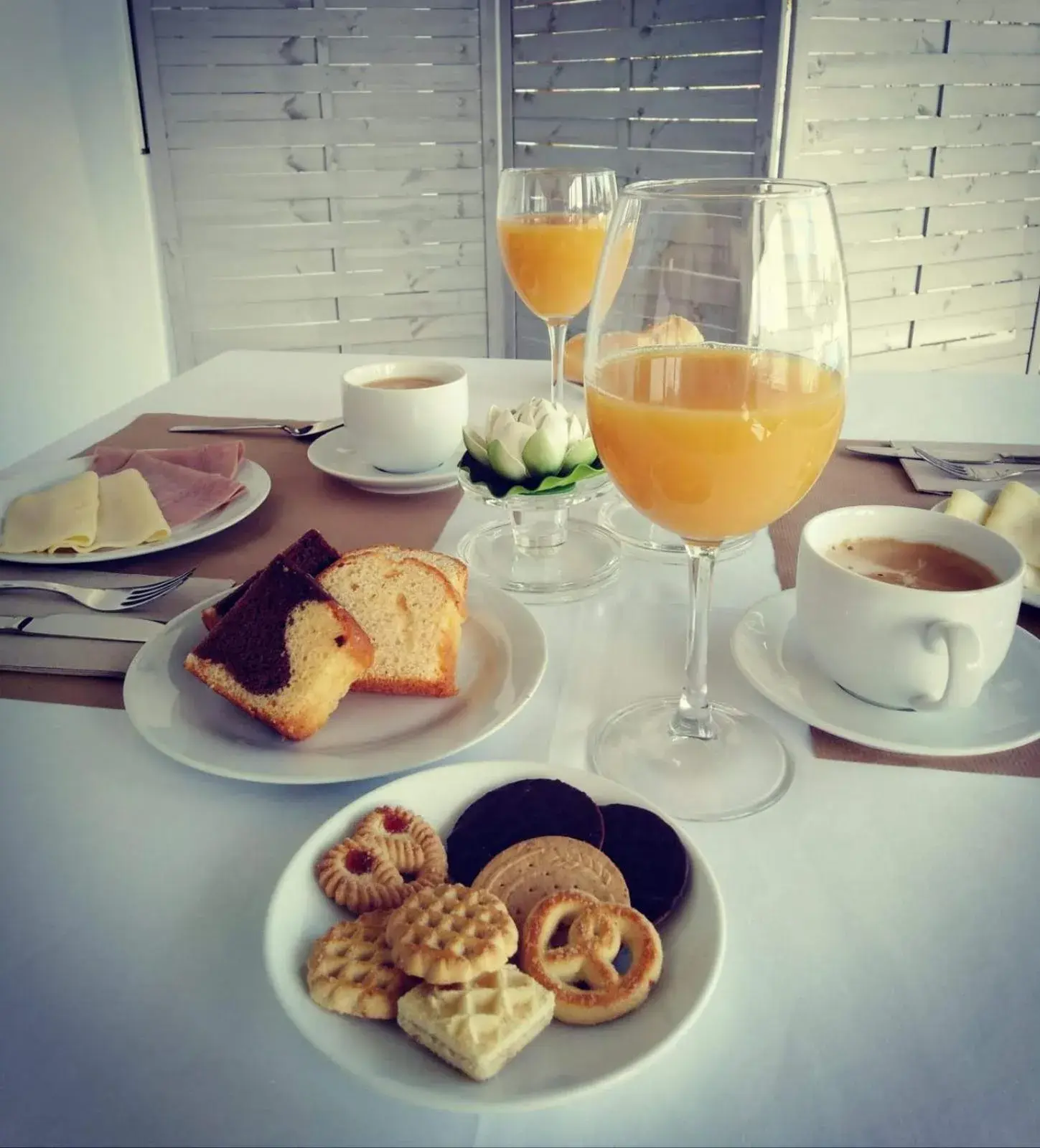 Food and drinks in Hotel Mercedes Food and drinks in Hotel Mercedes