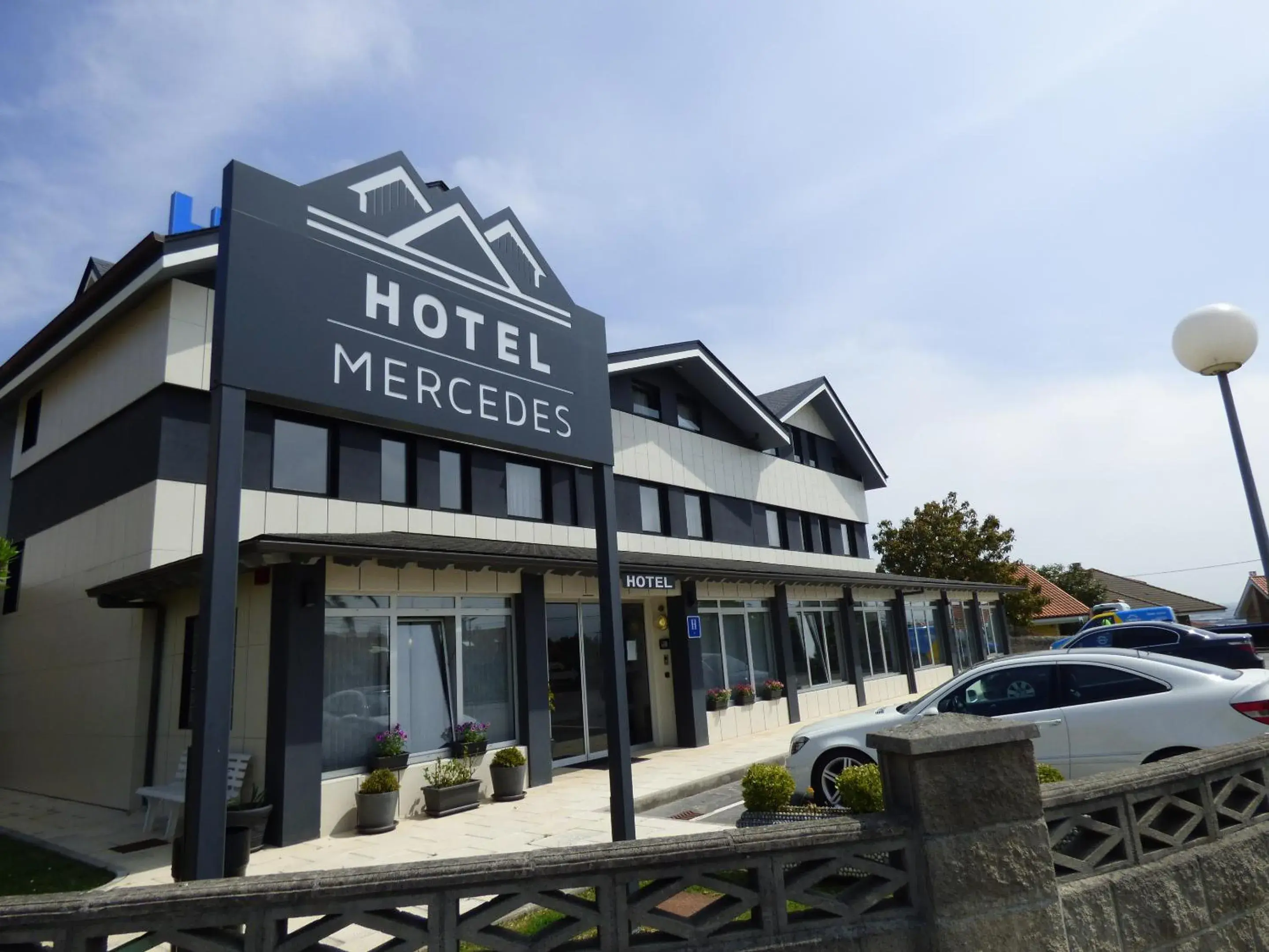 Property building in Hotel Mercedes Property building in Hotel Mercedes