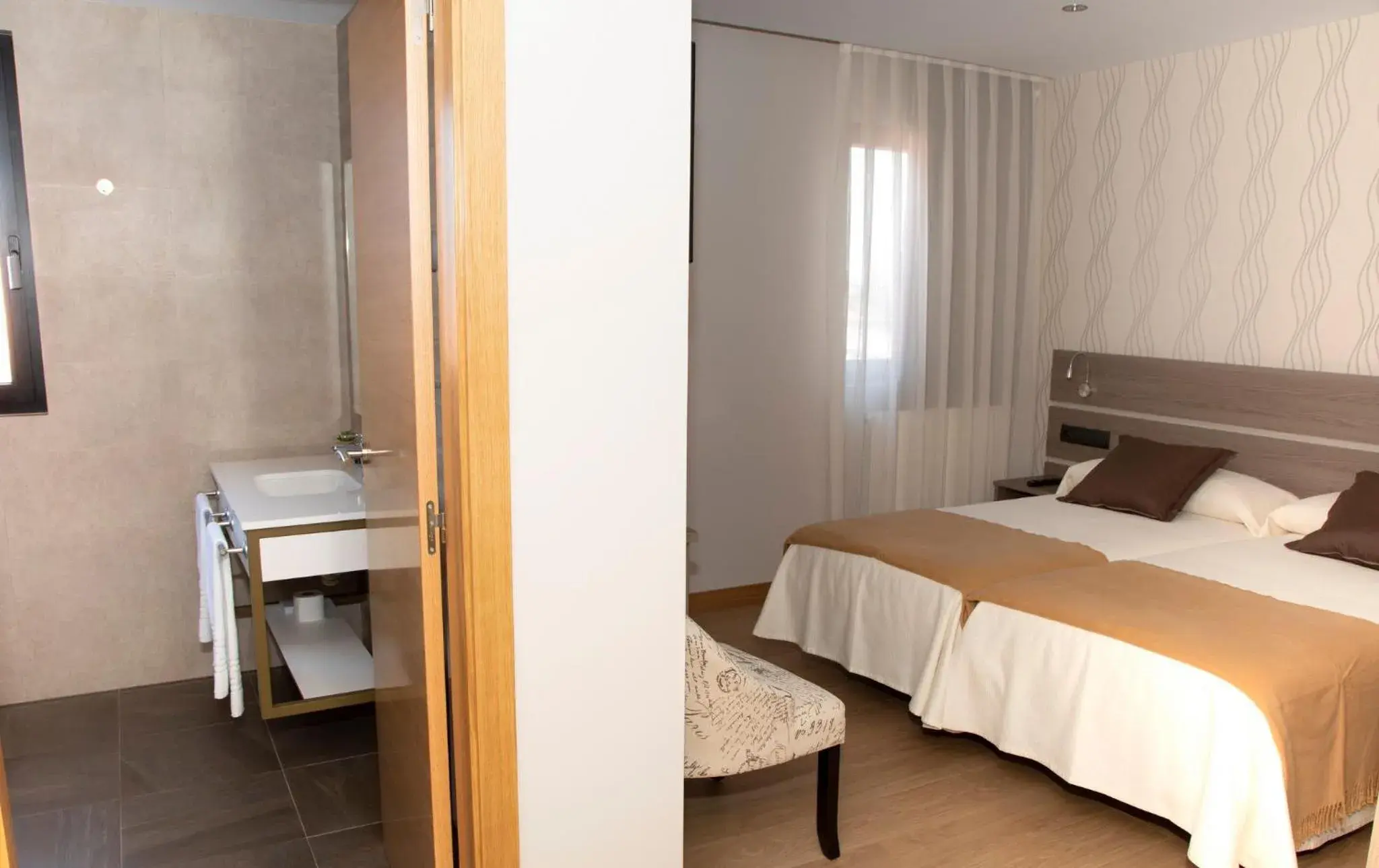 Standard Twin Room - single occupancy in Hotel Mercedes Standard Twin Room - single occupancy in Hotel Mercedes