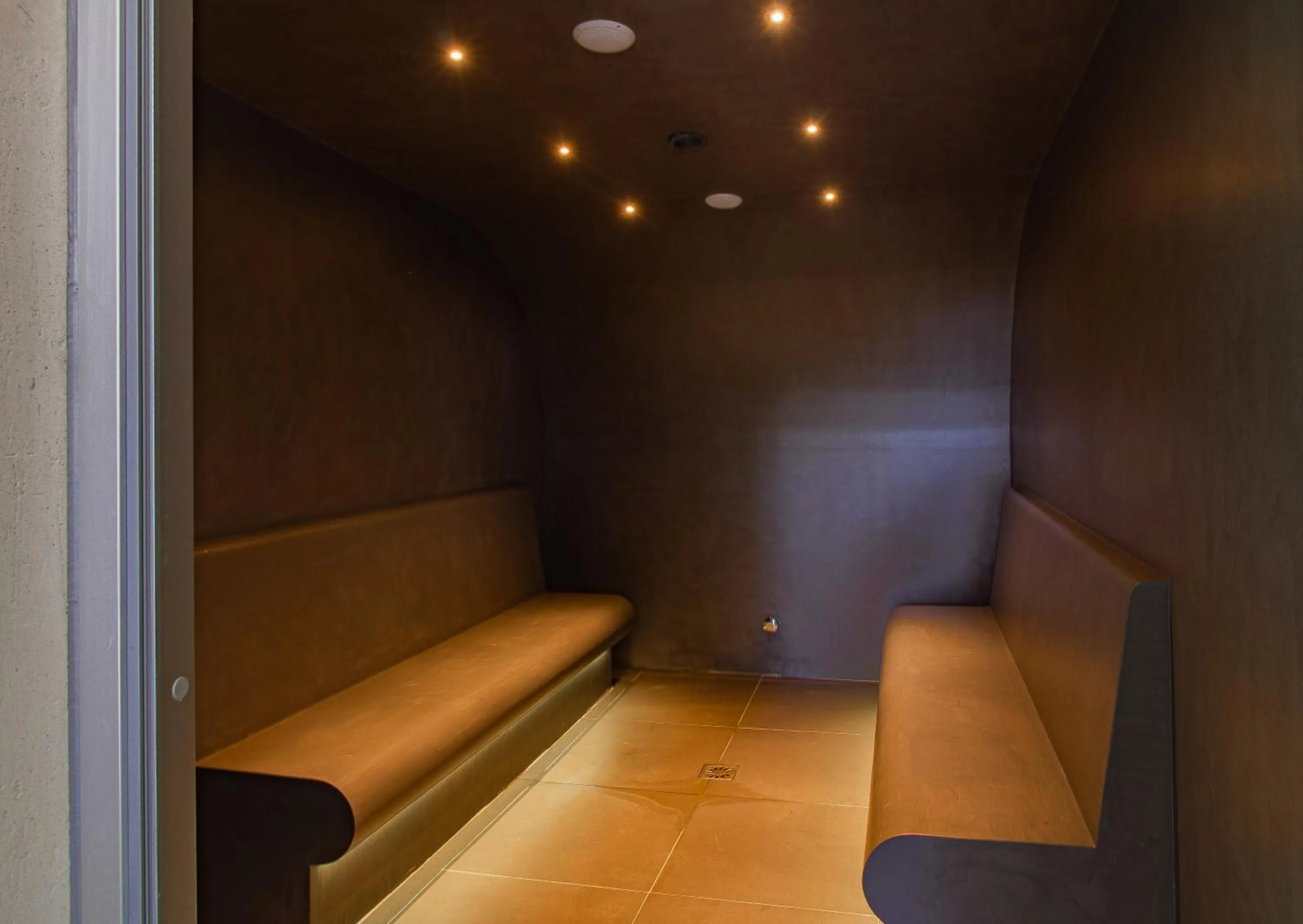 Steam room in Villa Cerrado das Fontainhas SPA