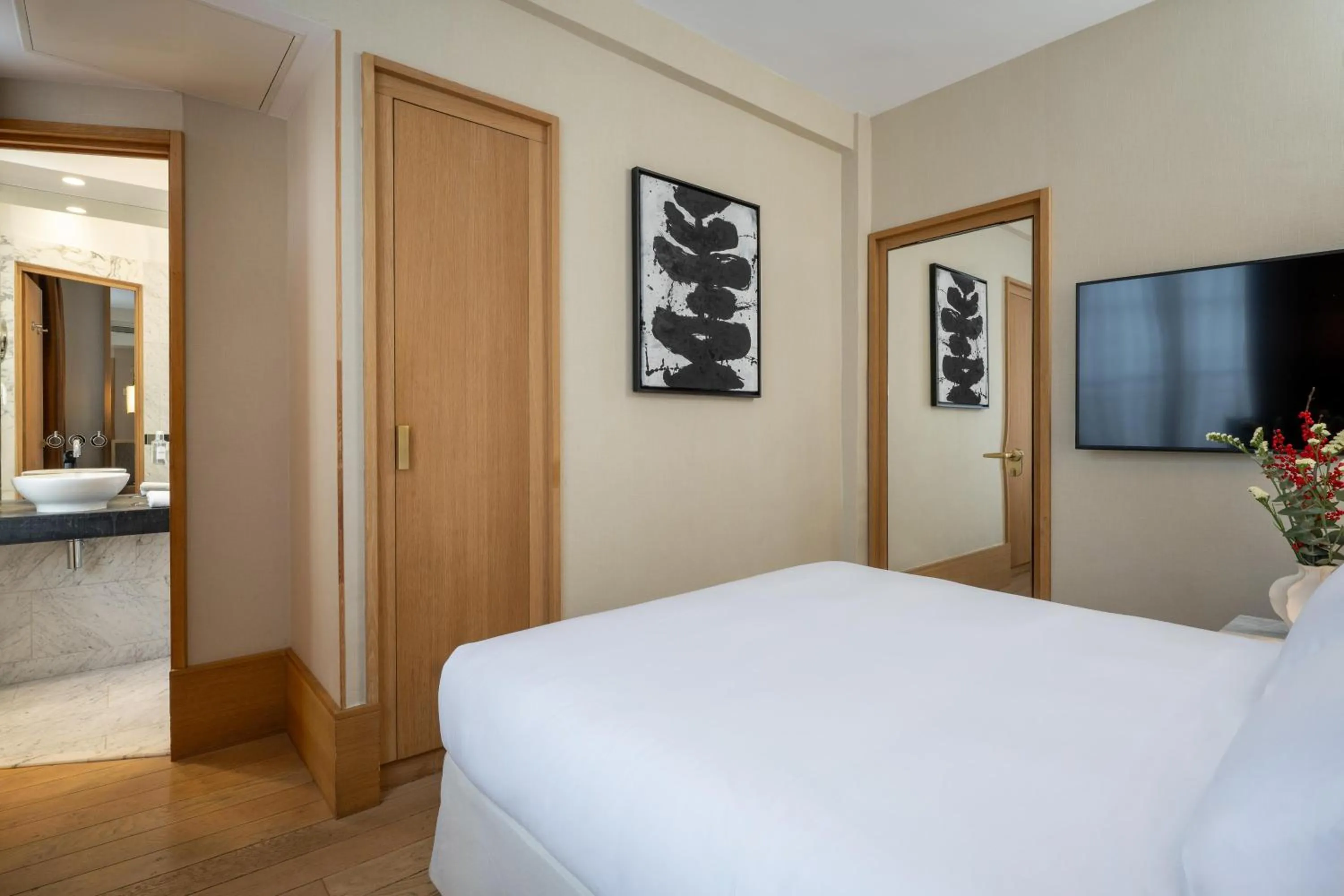 Bed in Le Belgrand Hotel Paris Champs Elysees, Tapestry By Hilton