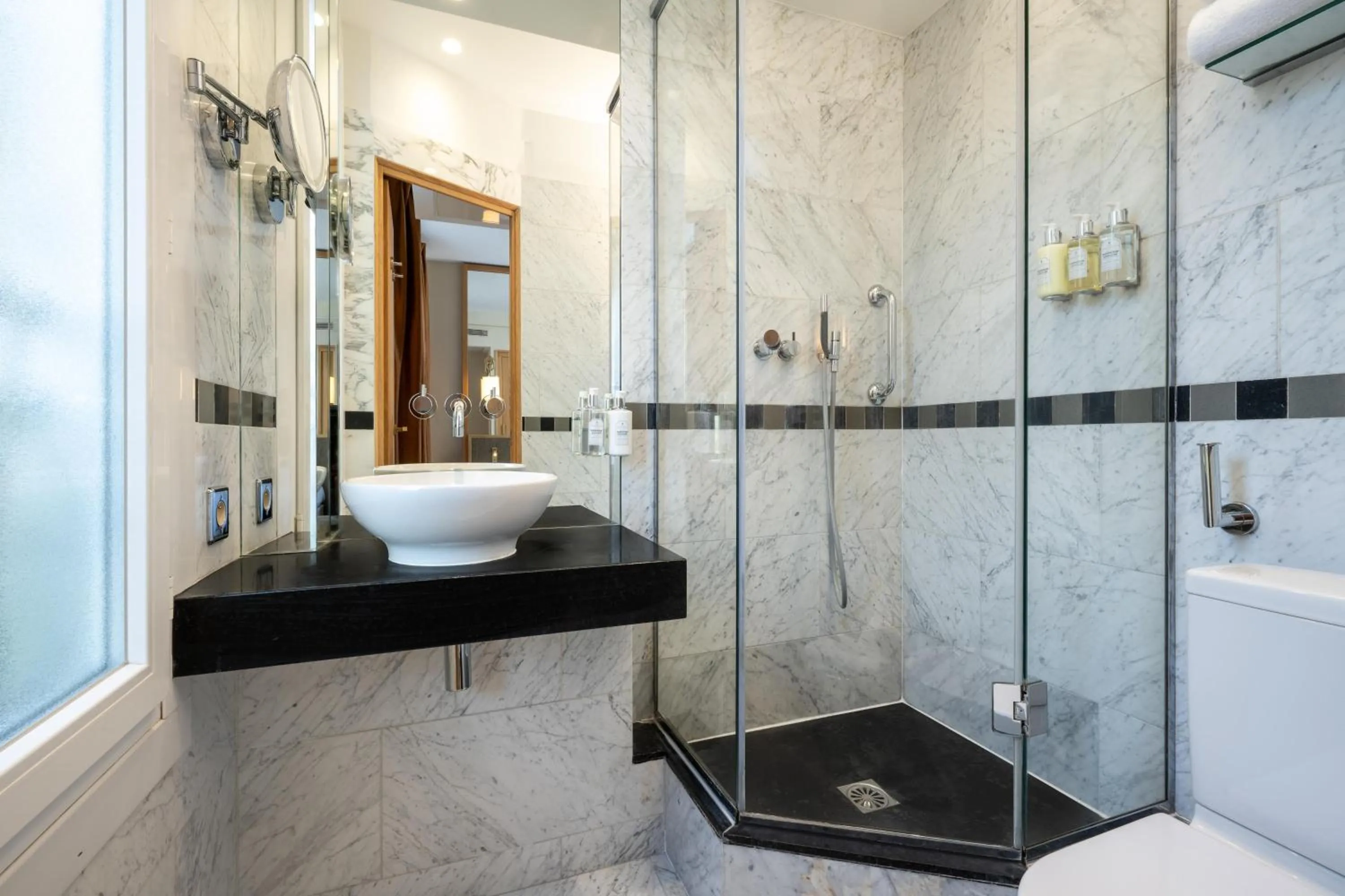 Bathroom in Le Belgrand Hotel Paris Champs Elysees, Tapestry By Hilton